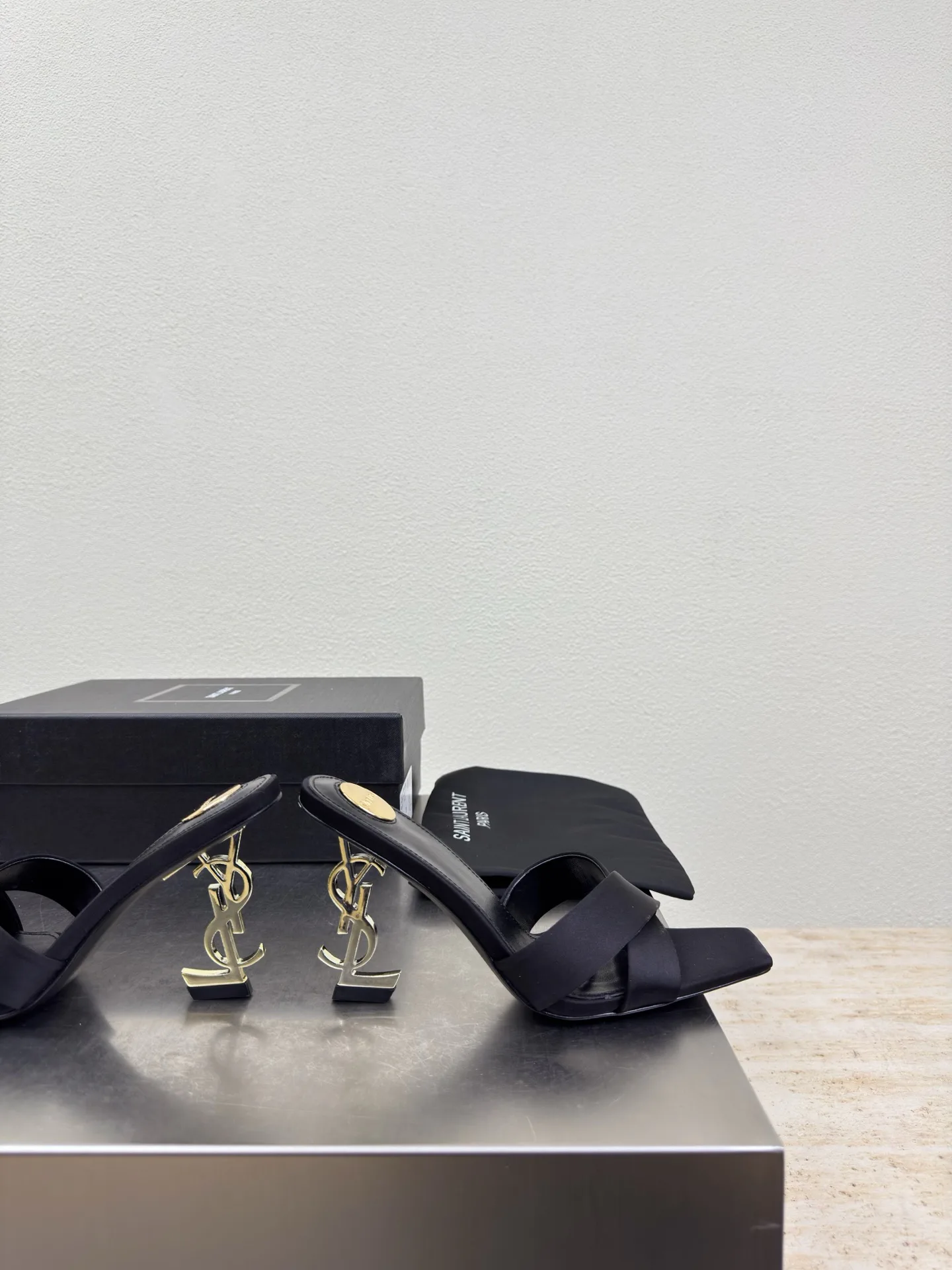 Босоножки Женские Saint Laurent 1693069