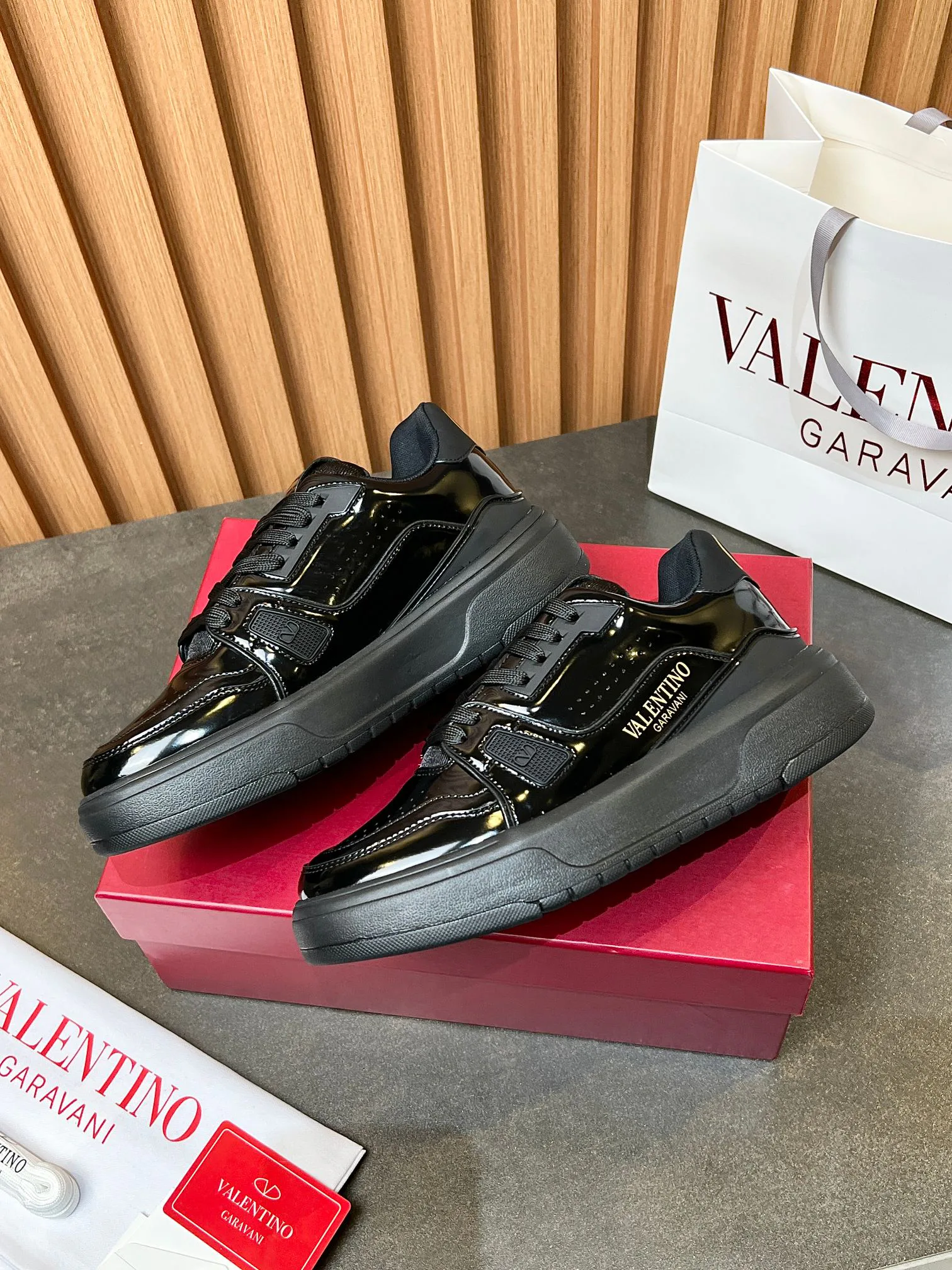 Кроссовки Женские Valentino 21330