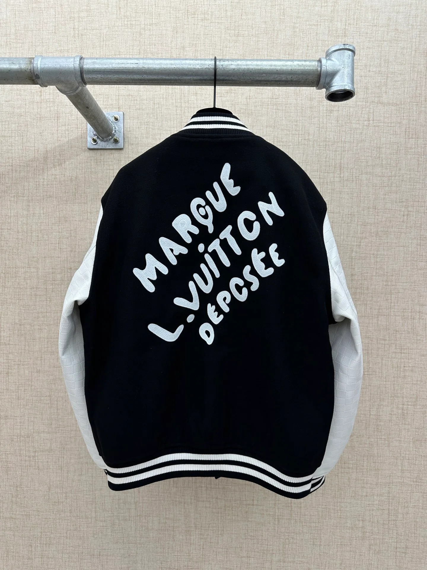 Куртки И Пуховики Женские Louis Vuitton 212534