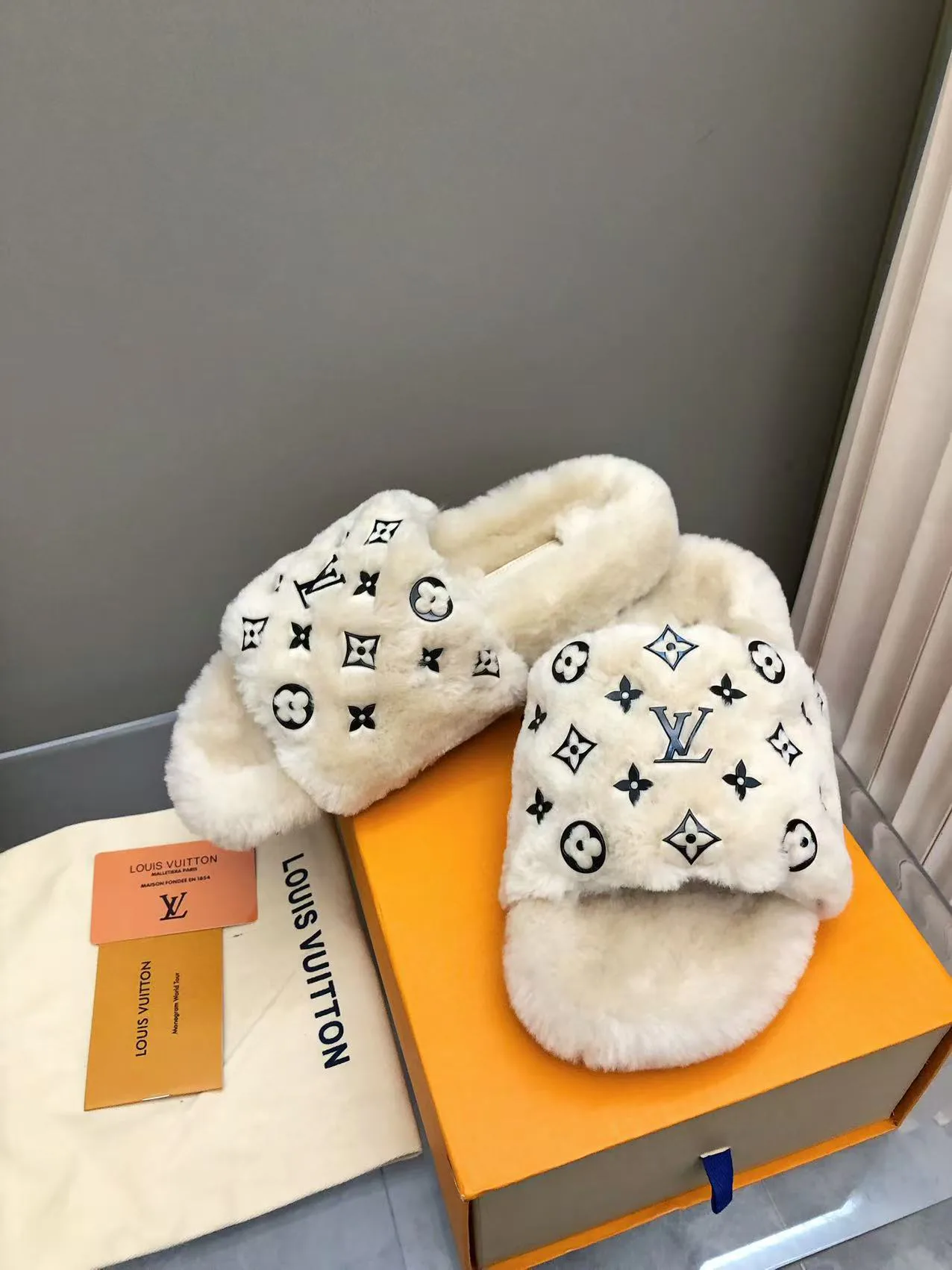 Тапочки Женские Louis Vuitton Тапочки Женские Louis Vuitton