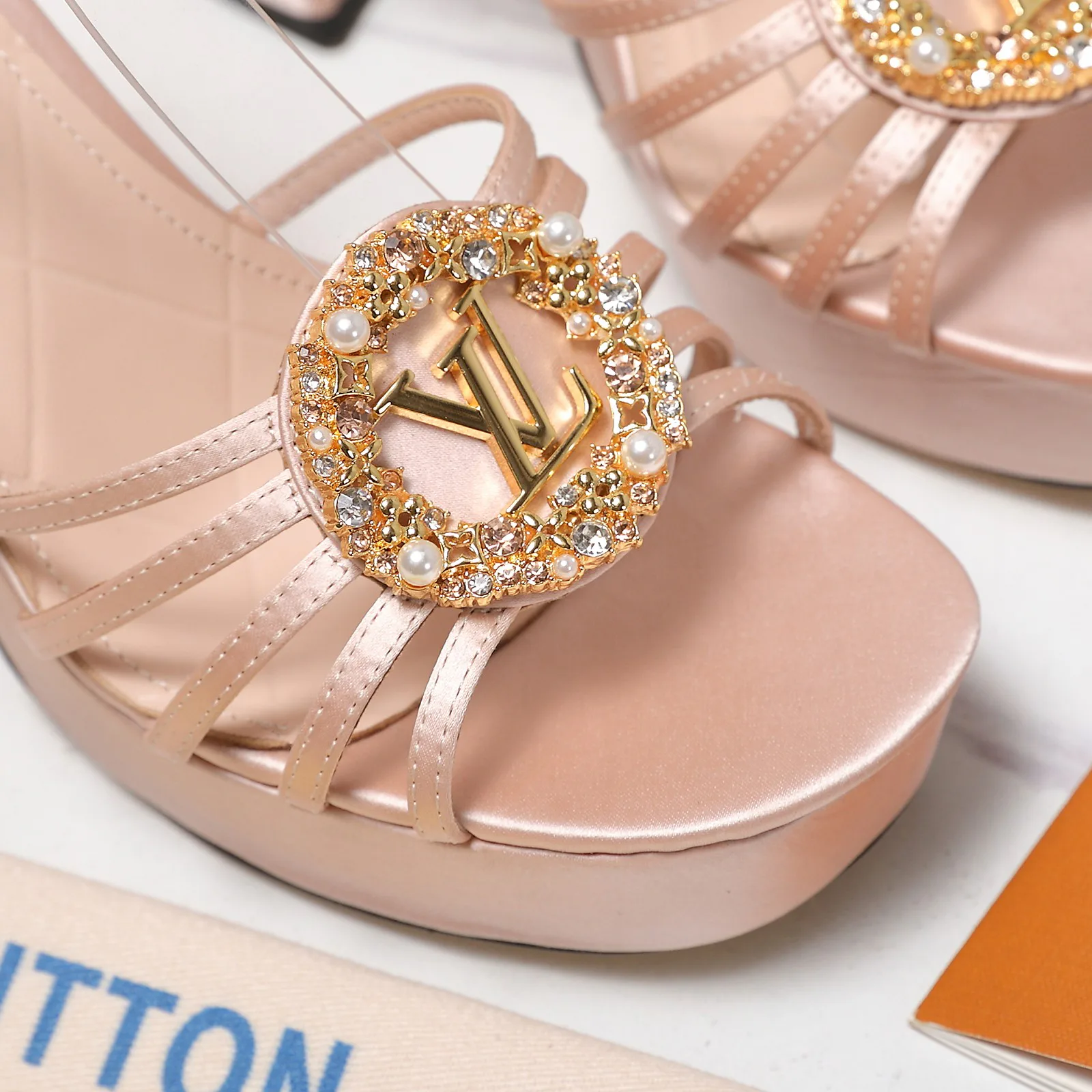 Босоножки Женские Louis Vuitton 10250865