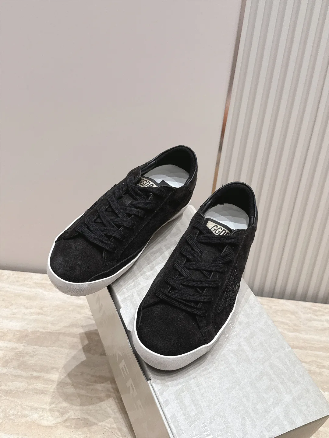 Кроссовки Женские Golden Goose 17963438