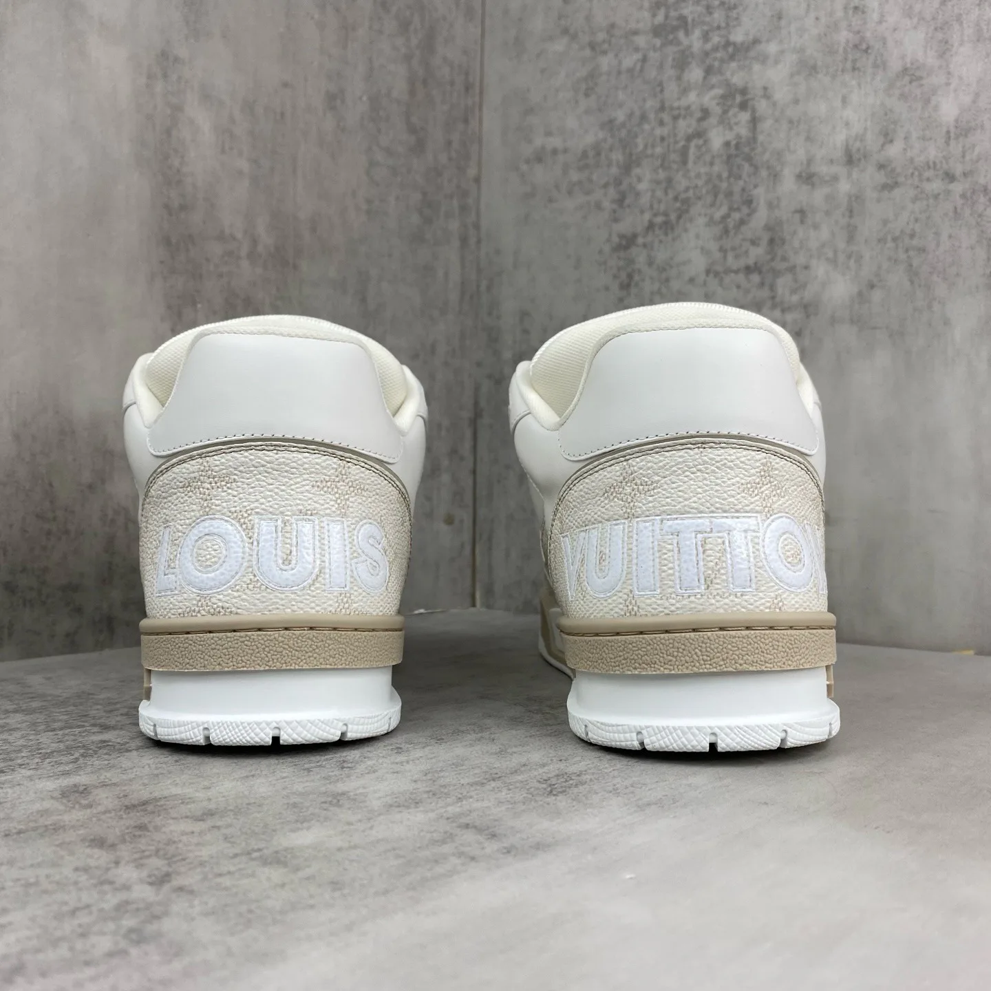 Кроссовки Женские Louis Vuitton 2652608