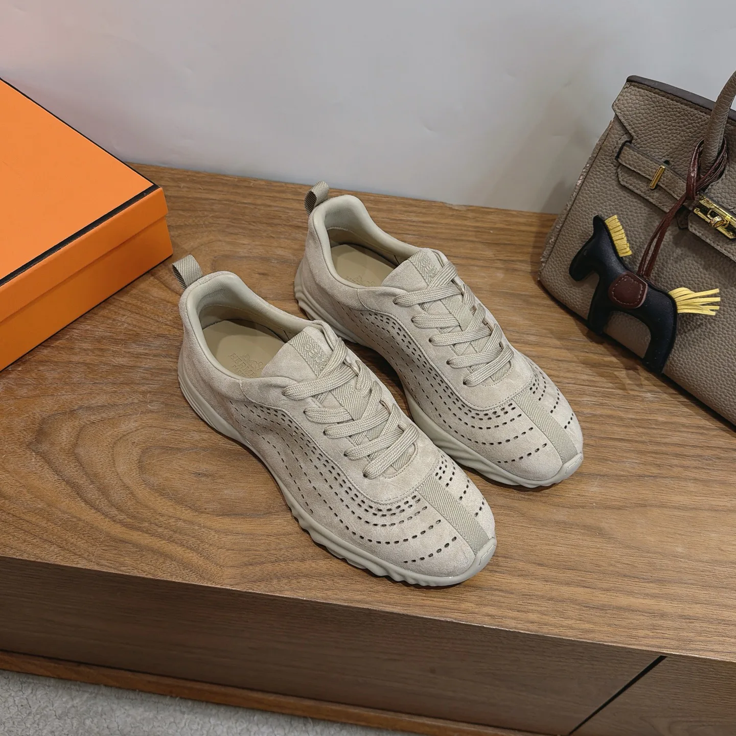 Кроссовки Женские Hermes 18729786