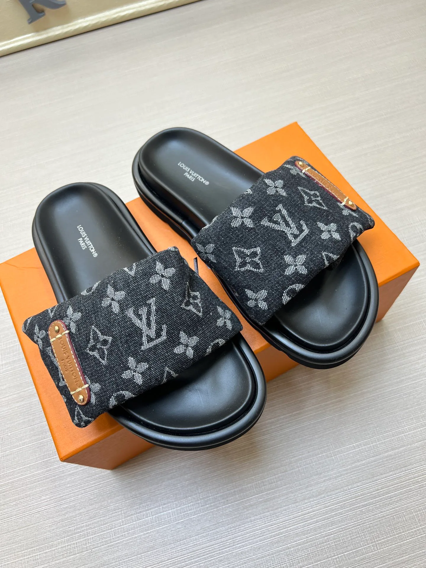 Шлепанцы Женские Louis Vuitton 9801558