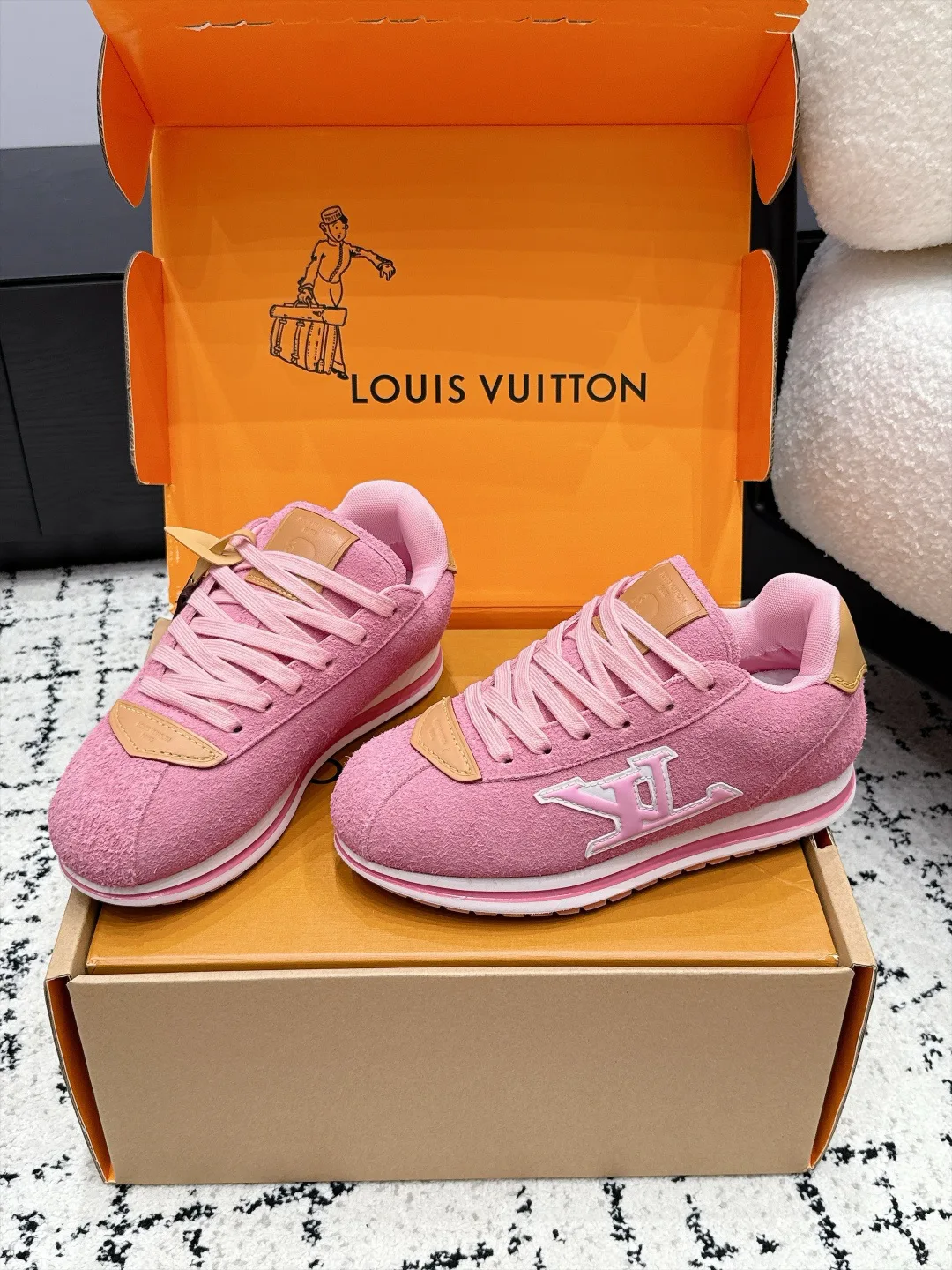 Кроссовки Женские Louis Vuitton 18406465