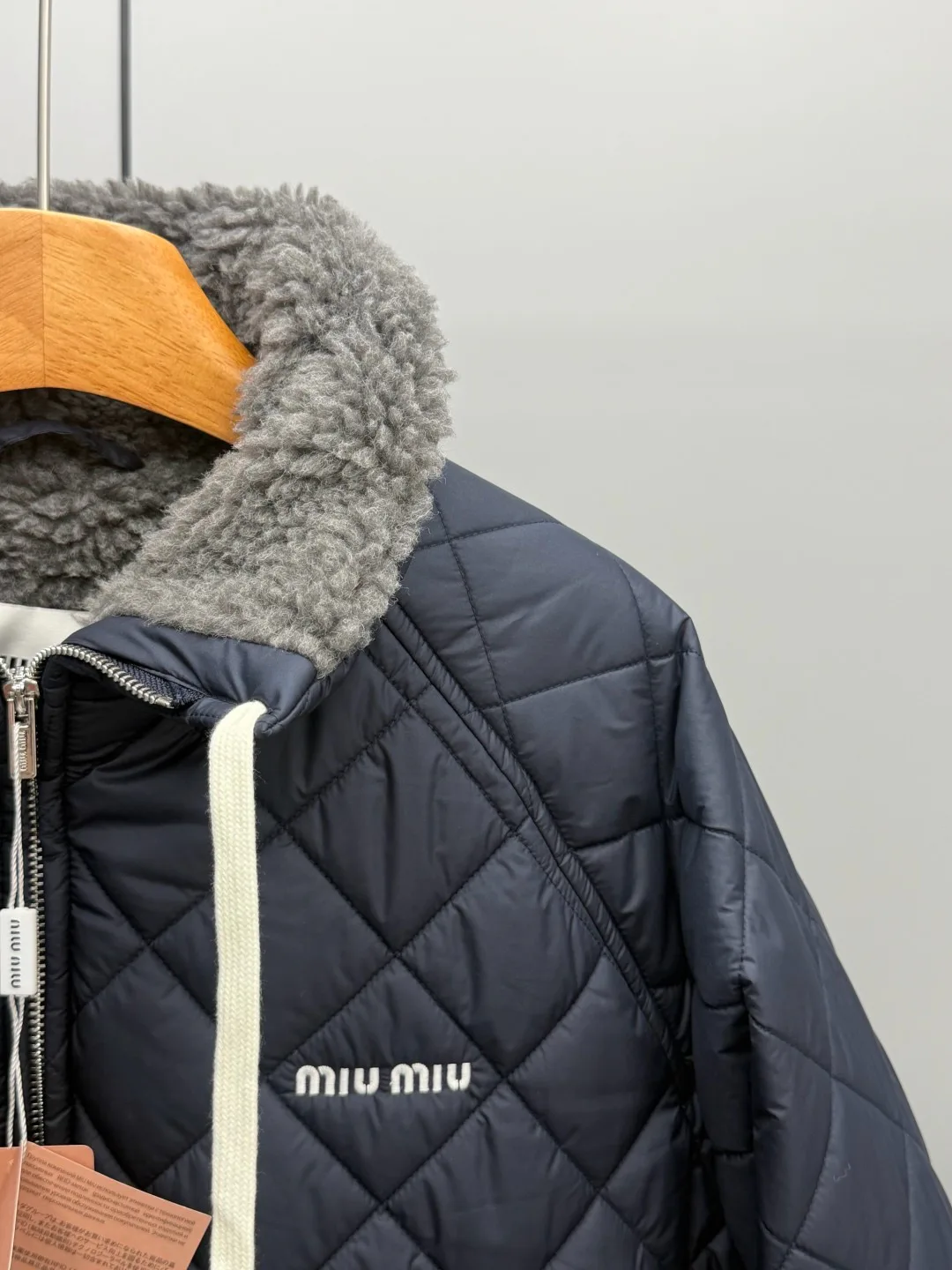 Куртки И Пуховики Женские Miu Miu 18347423