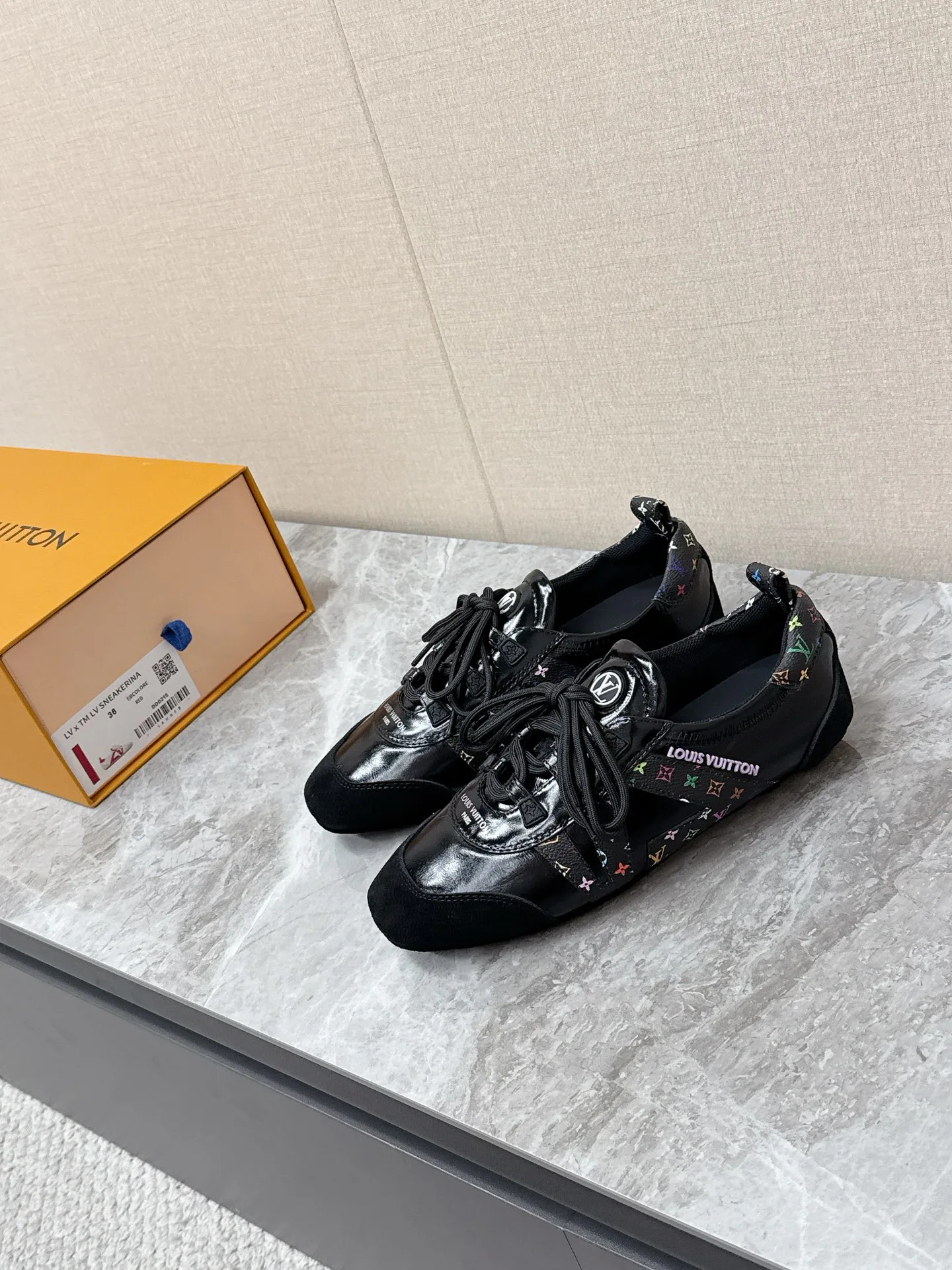 Кроссовки Женские Louis Vuitton 2625301