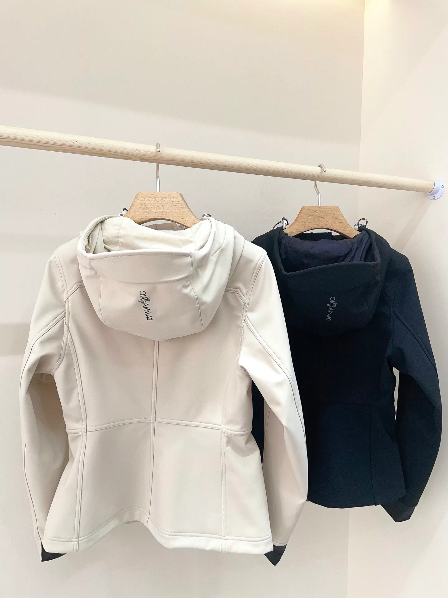 Куртки И Пуховики Женские Moncler 18746648