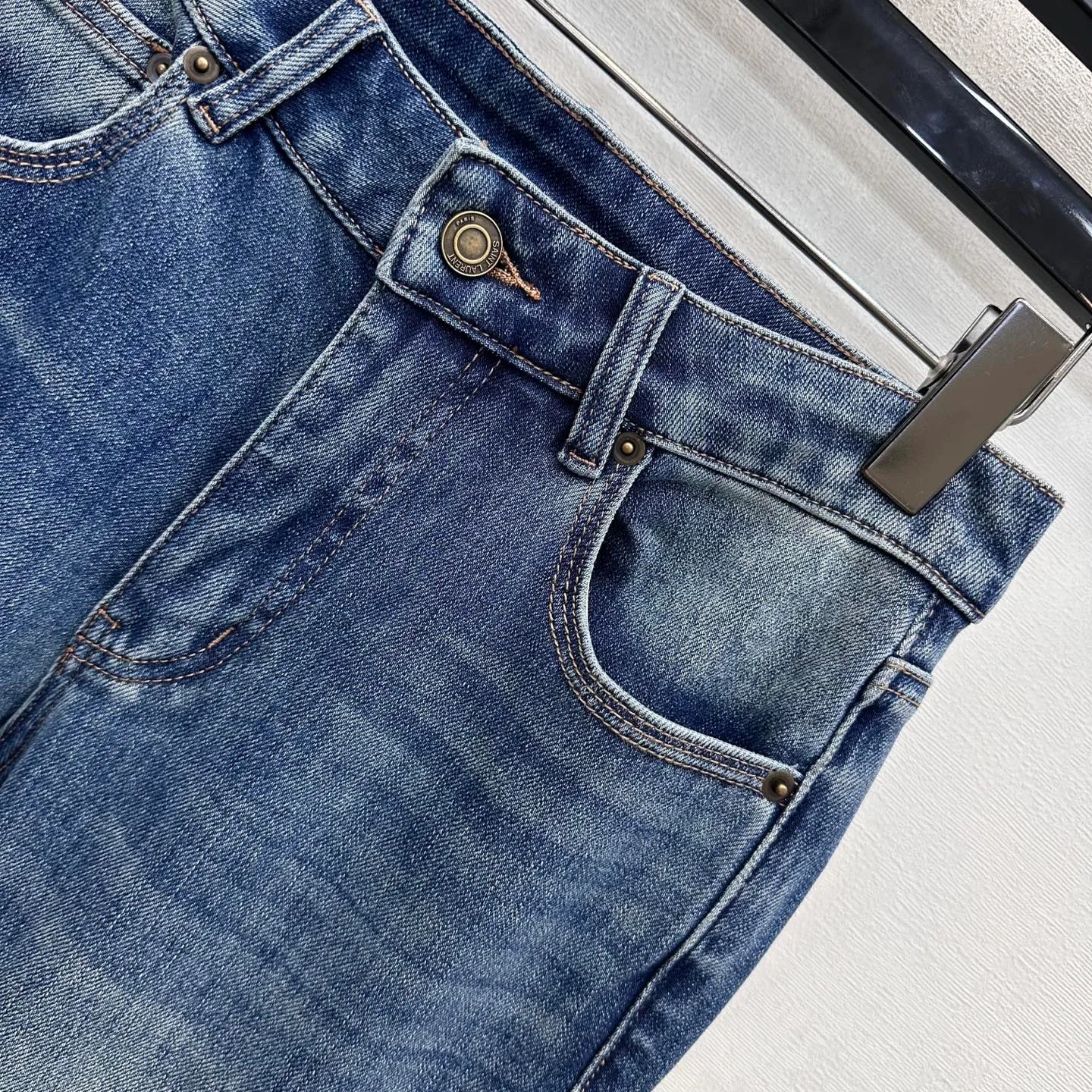 Джинсы Женские Saint Laurent 19167805