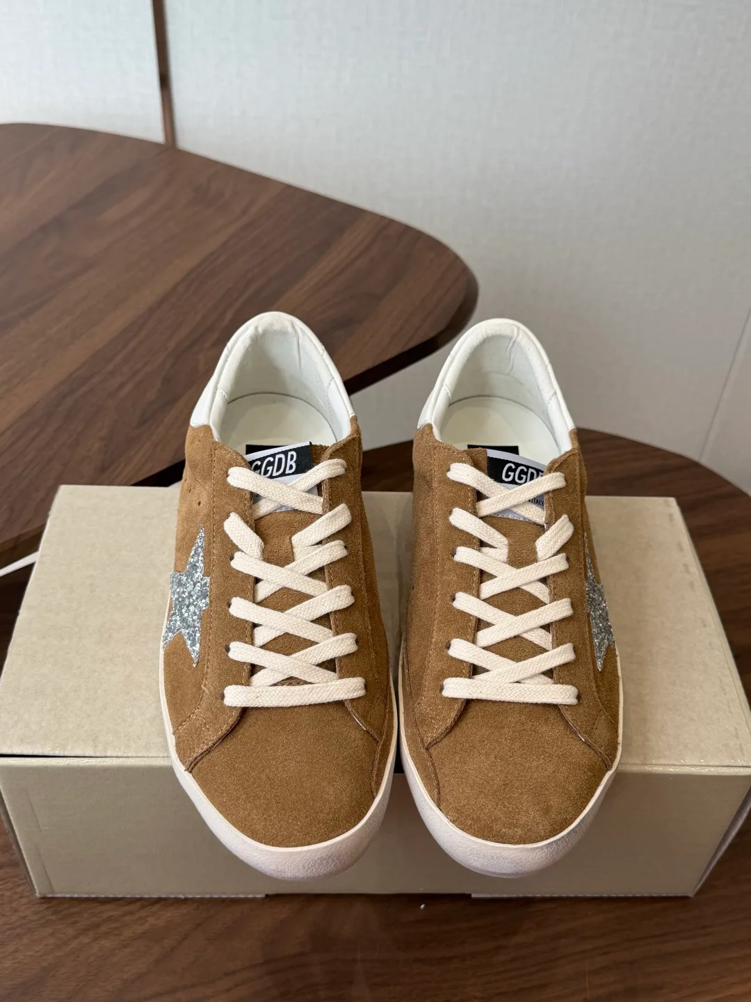 Кроссовки Женские Golden Goose 18146572