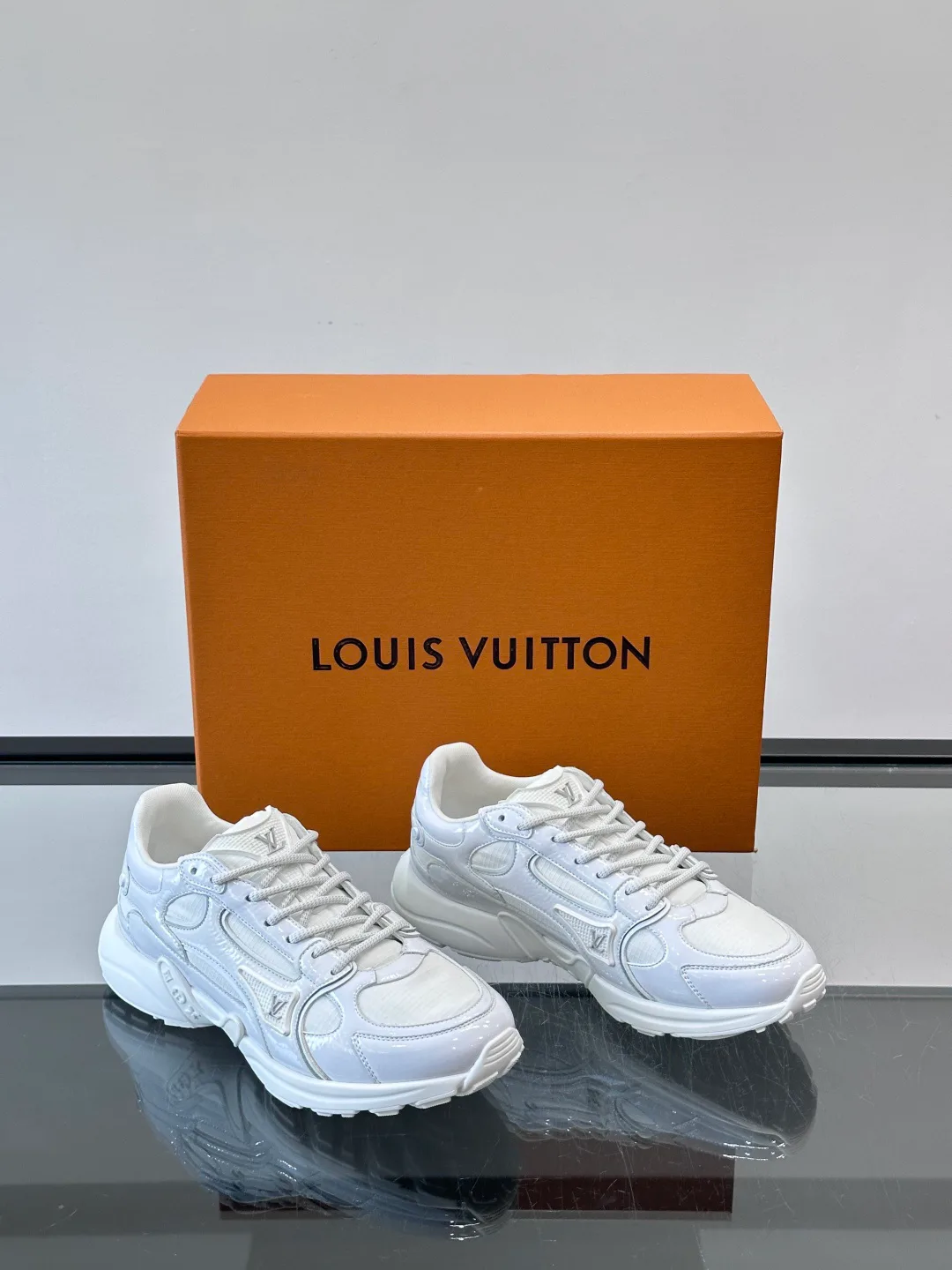 Кроссовки Женские Louis Vuitton 11688775