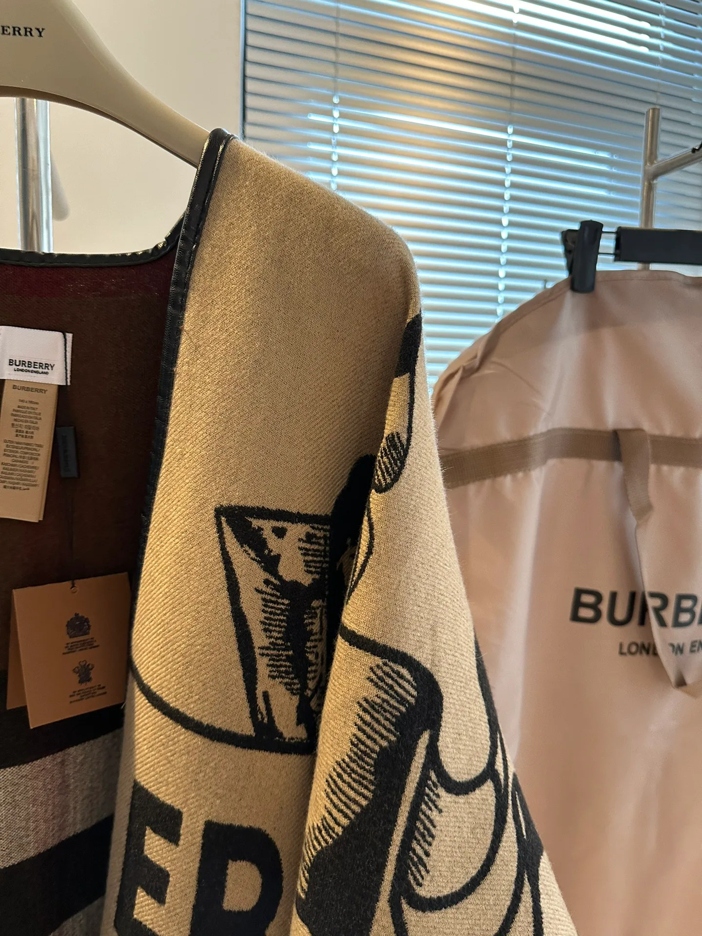 Пальто Женские Burberry 19189523