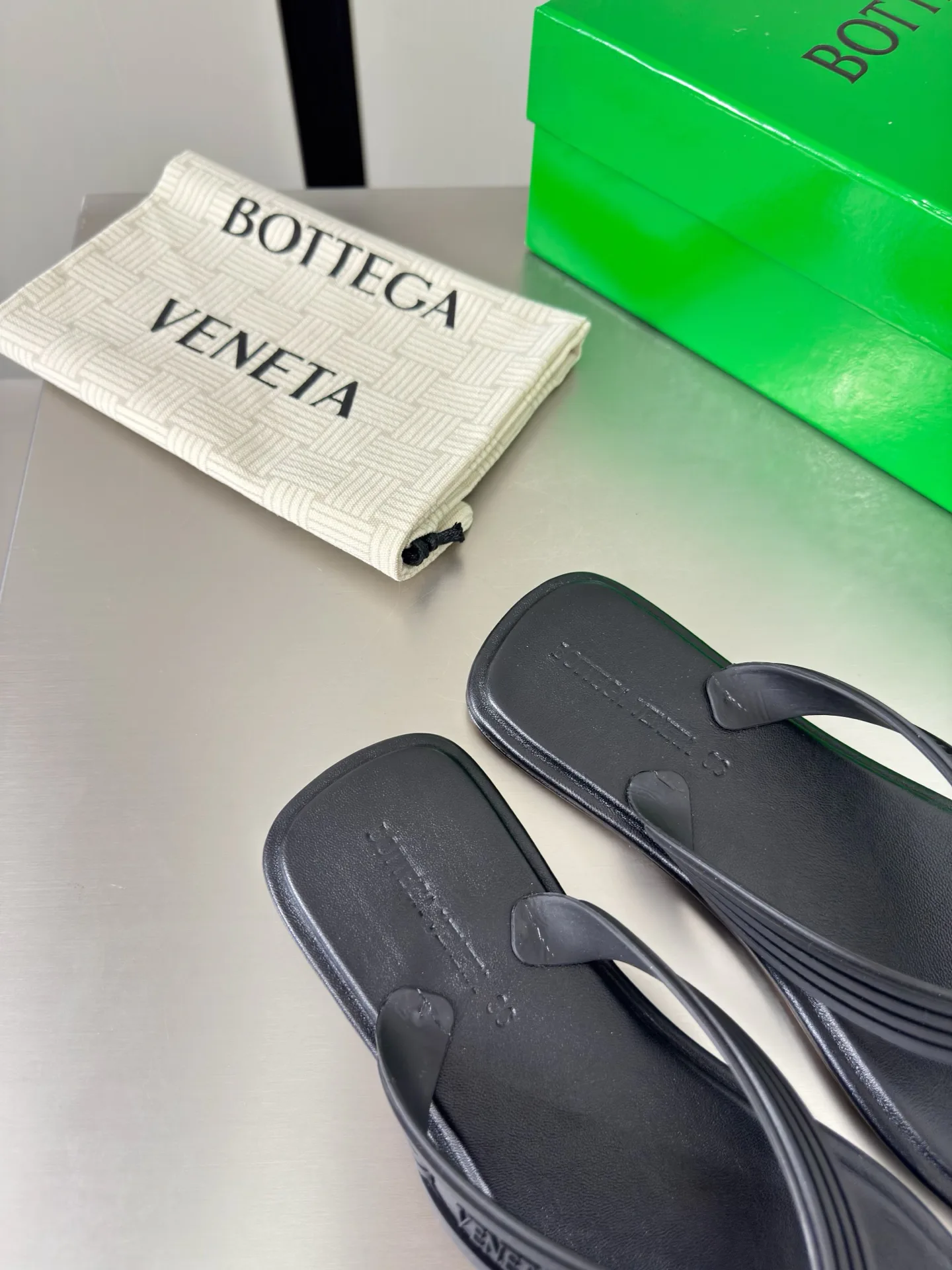 Шлепанцы Женские Bottega Veneta 17722625