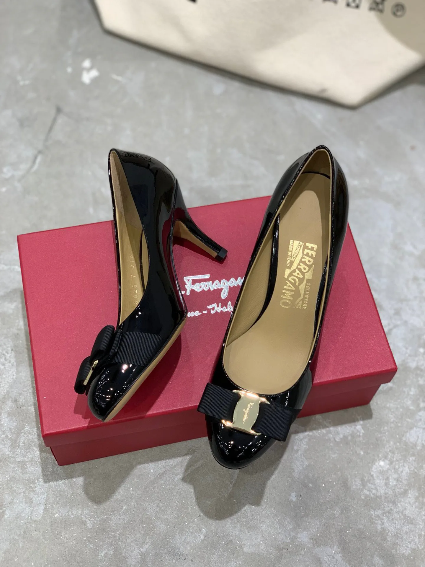 Туфли Женские Salvatore Ferragamo 18340724
