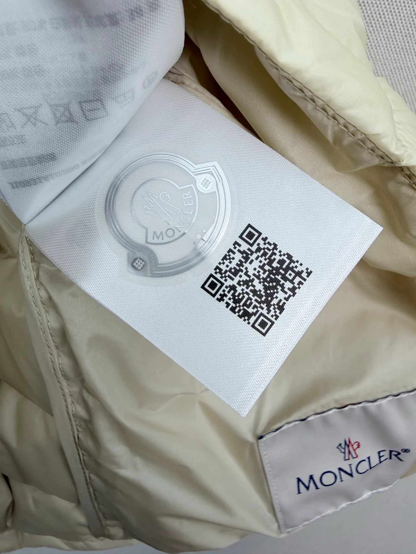 Куртки И Пуховики Женские Moncler 18108523