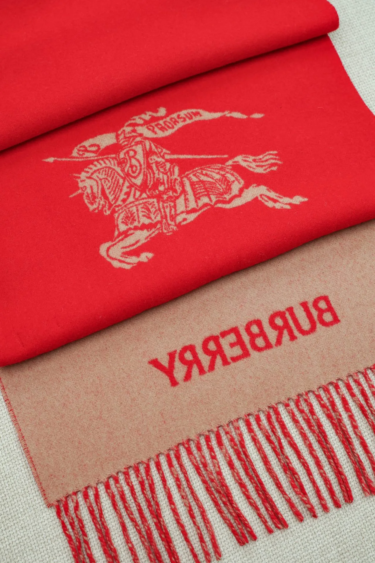 Шарфы Burberry 18287758