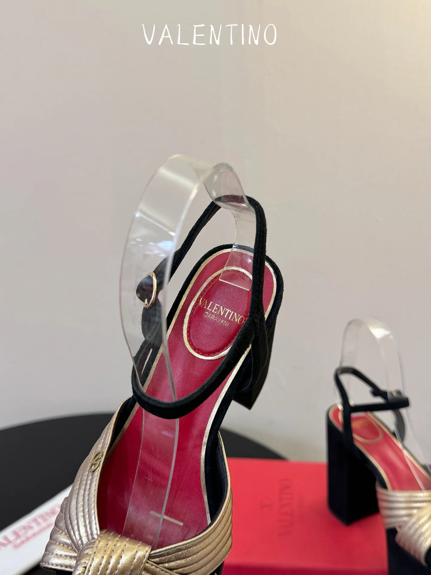 Босоножки Женские Valentino 17396963