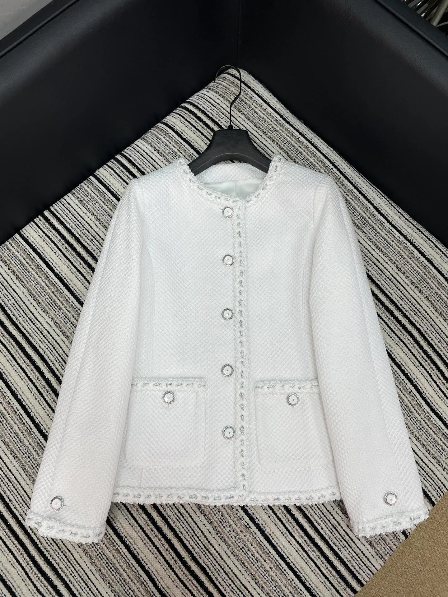 Куртки И Пуховики Женские Chanel 1023960