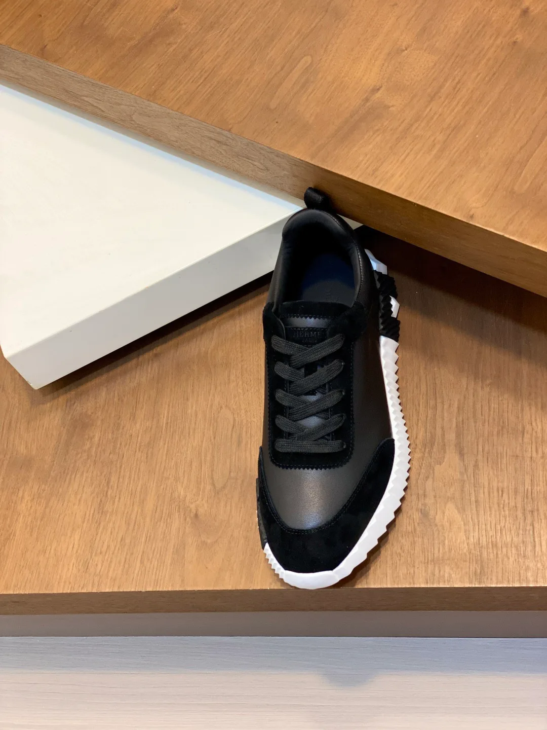 Кроссовки Женские Hermes 18039733