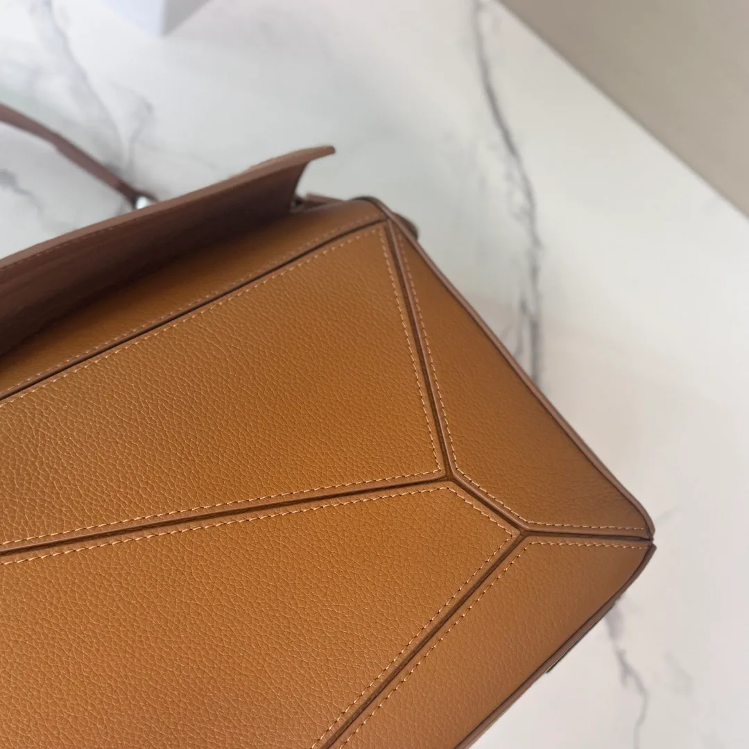 Классические Сумки Женские Loewe 18030332