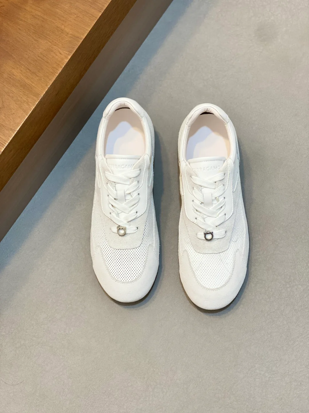 Кроссовки Мужские Salvatore Ferragamo 18274574