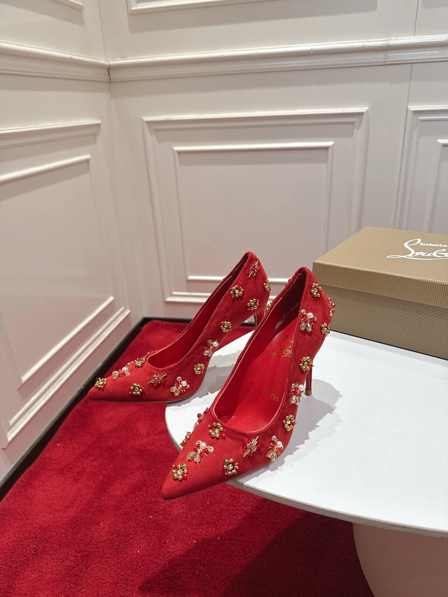 Туфли Женские Christian Louboutin 17057835