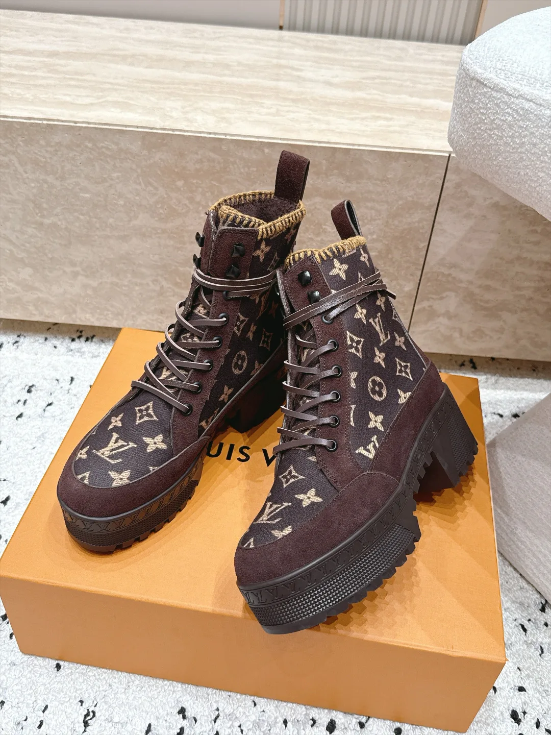 Ботинки Женские Louis Vuitton 18498036