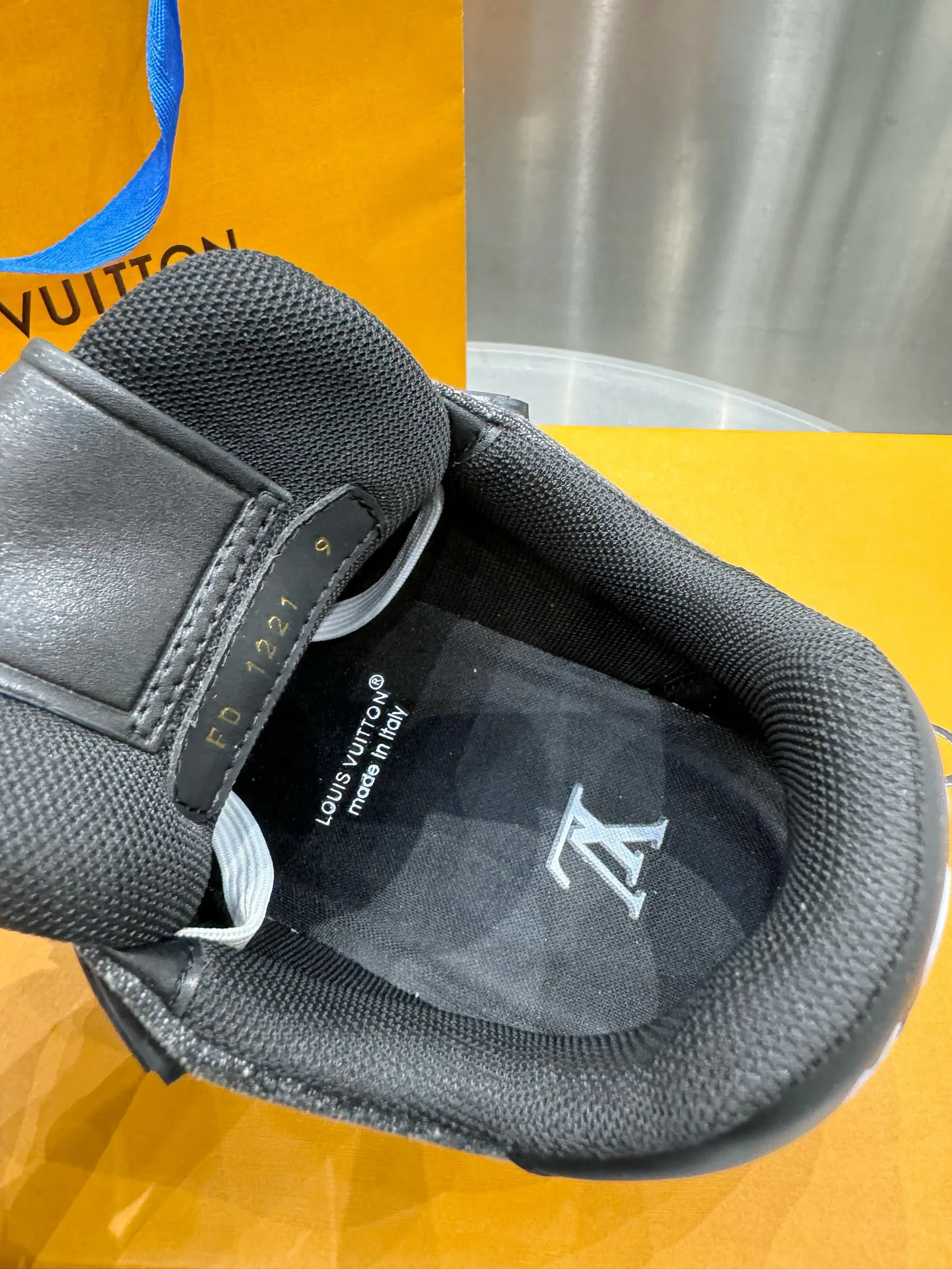 Кроссовки Женские Louis Vuitton 19073365