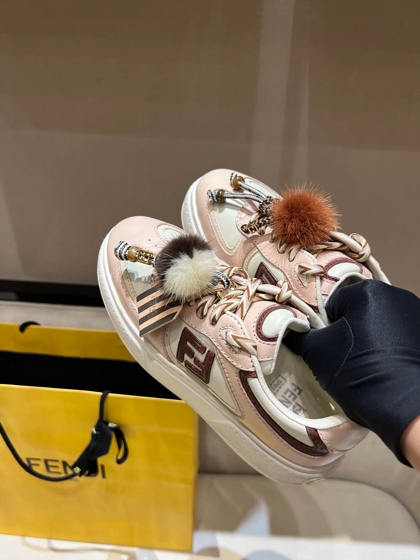 Кроссовки Женские Fendi 18020651