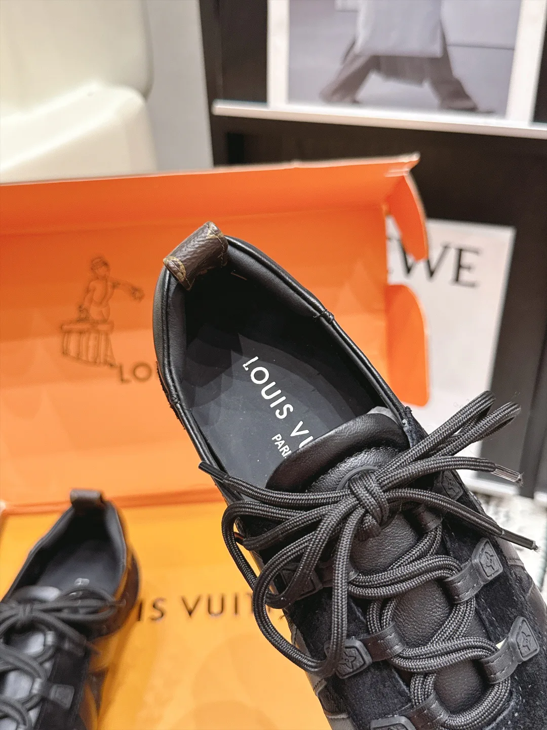 Кроссовки Женские Louis Vuitton 17895118