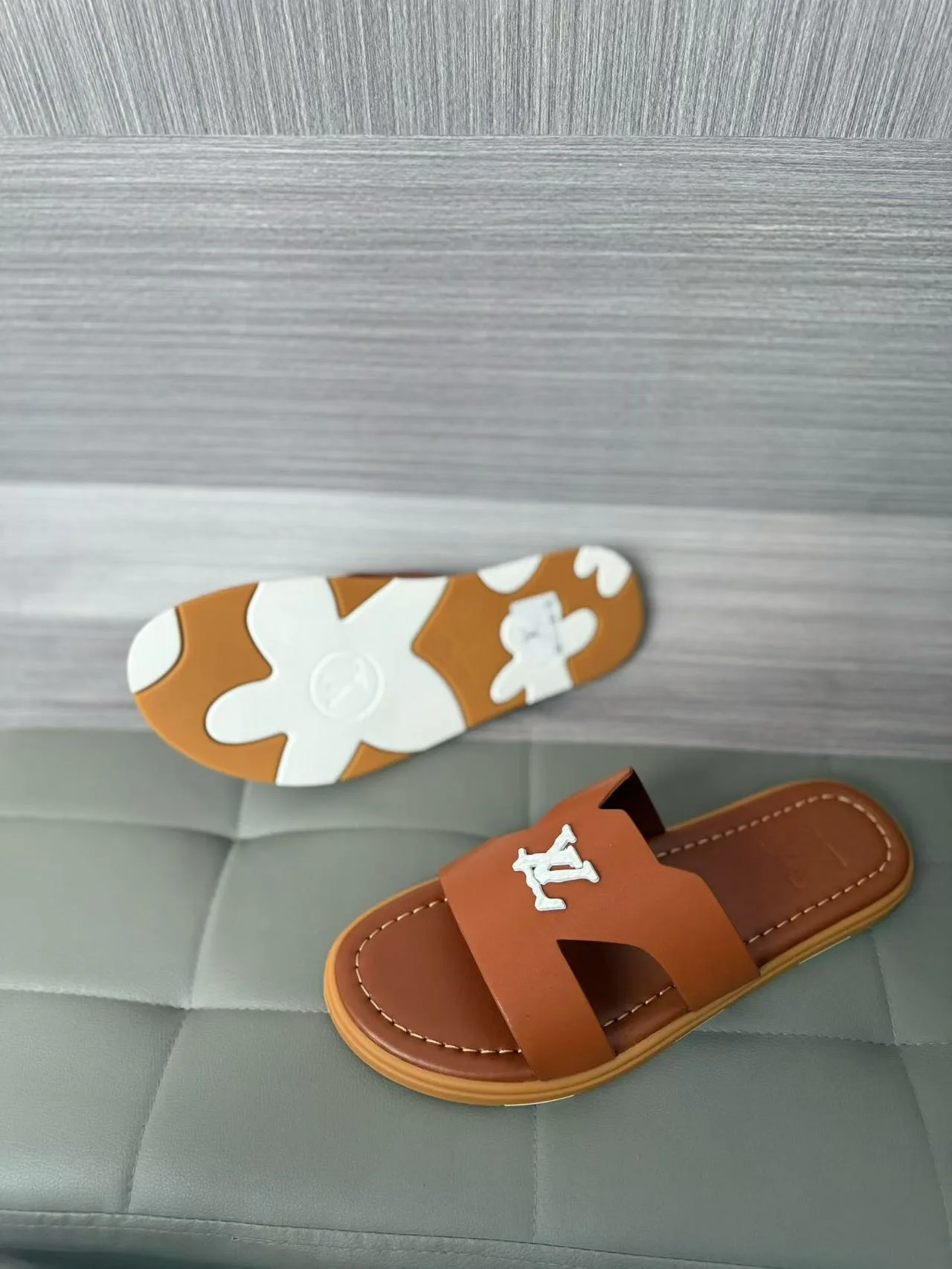 Шлепанцы Женские Louis Vuitton 829505