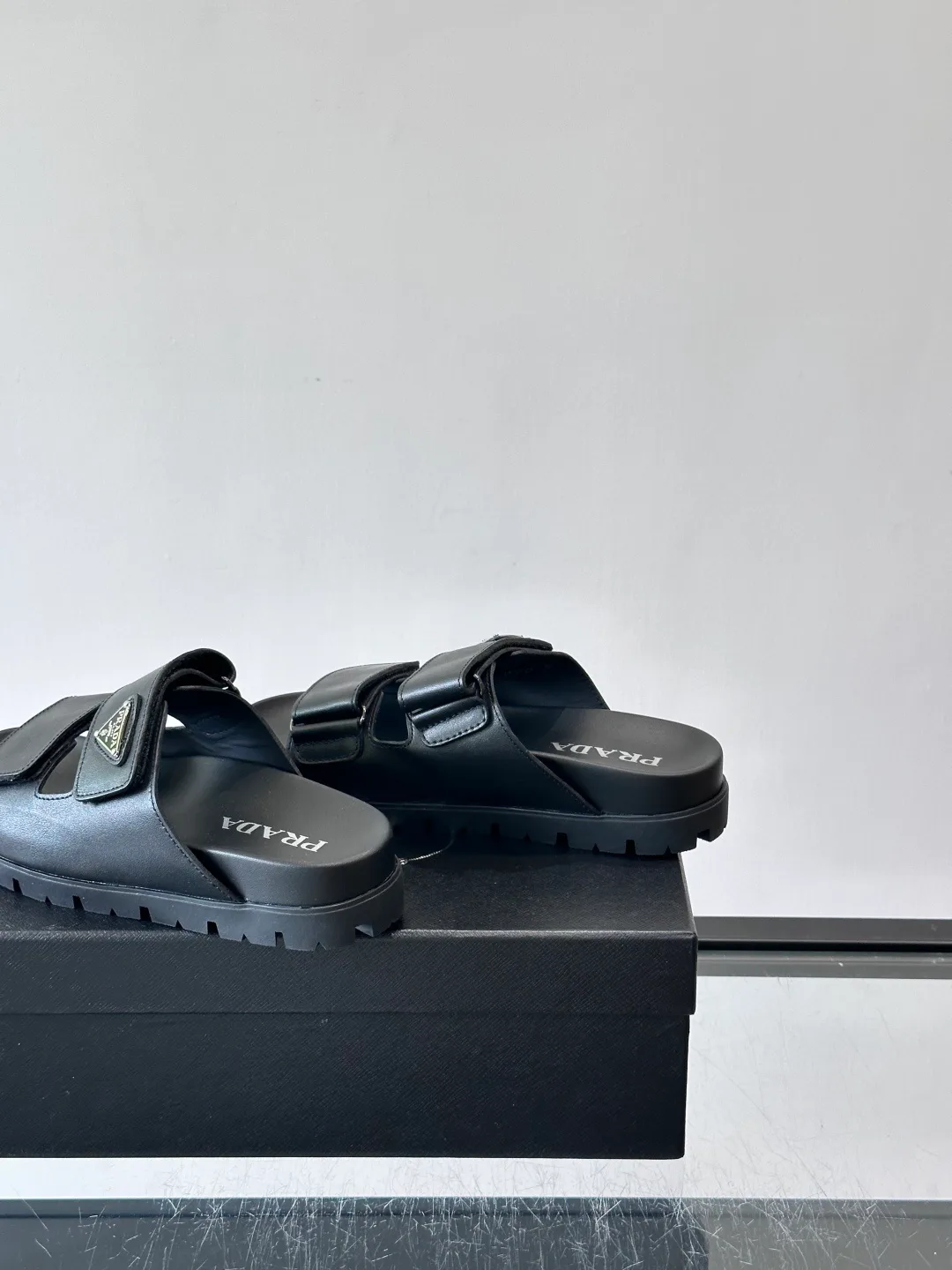 Шлепанцы Женские Prada 17689188