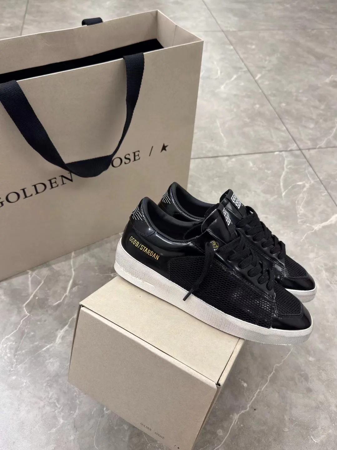 Кроссовки Женские Golden Goose 18265589