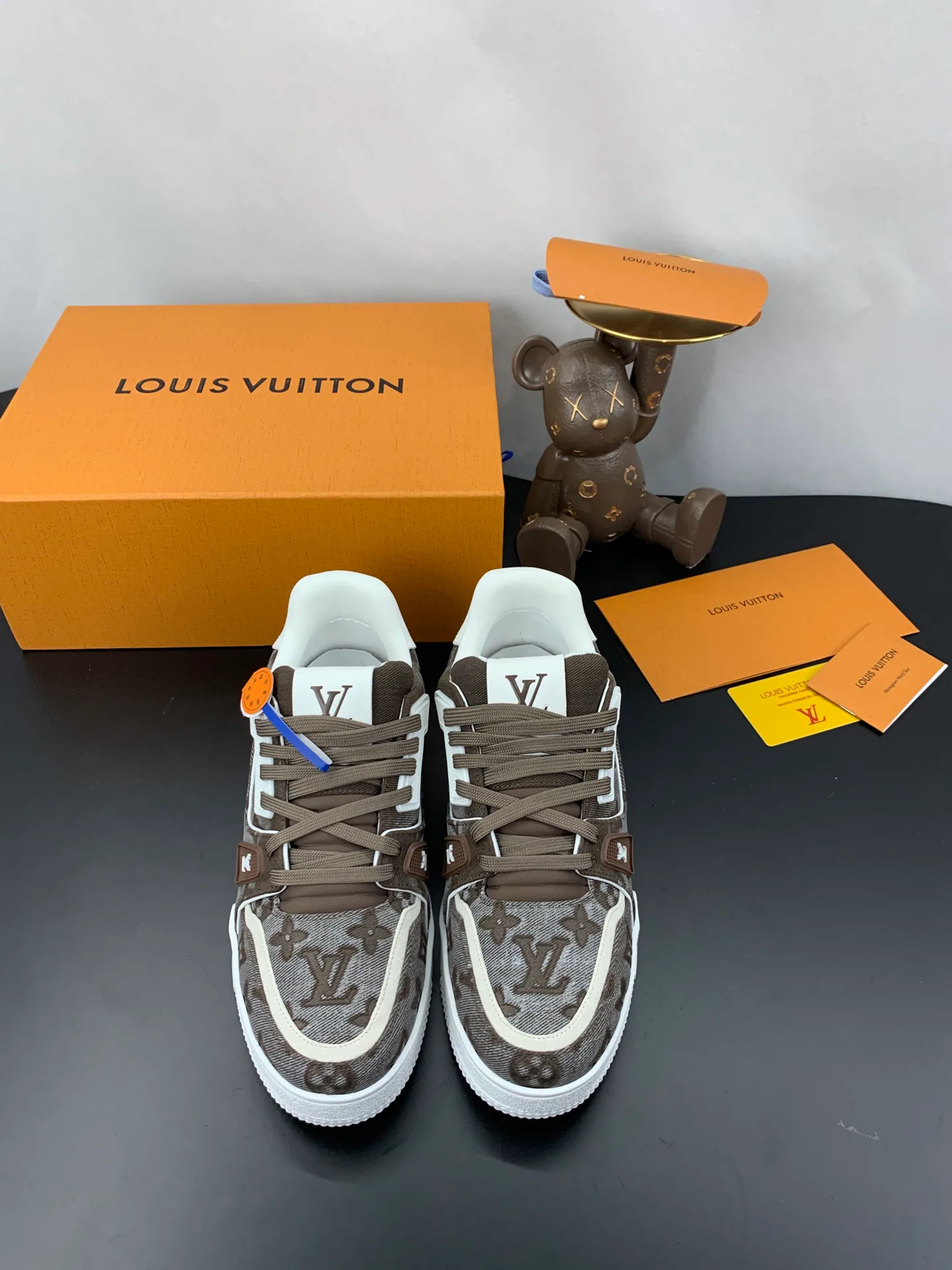 Кроссовки Женские Louis Vuitton 17545278
