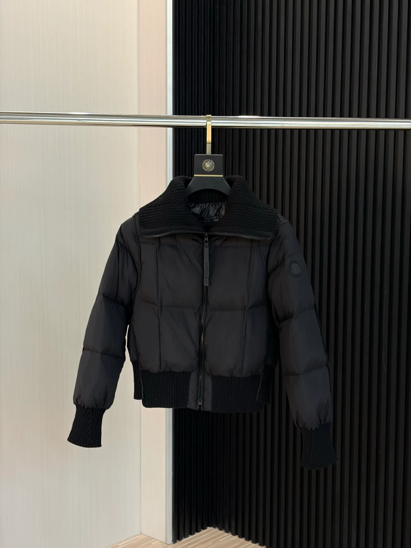 Куртки И Пуховики Женские Moncler 18335649