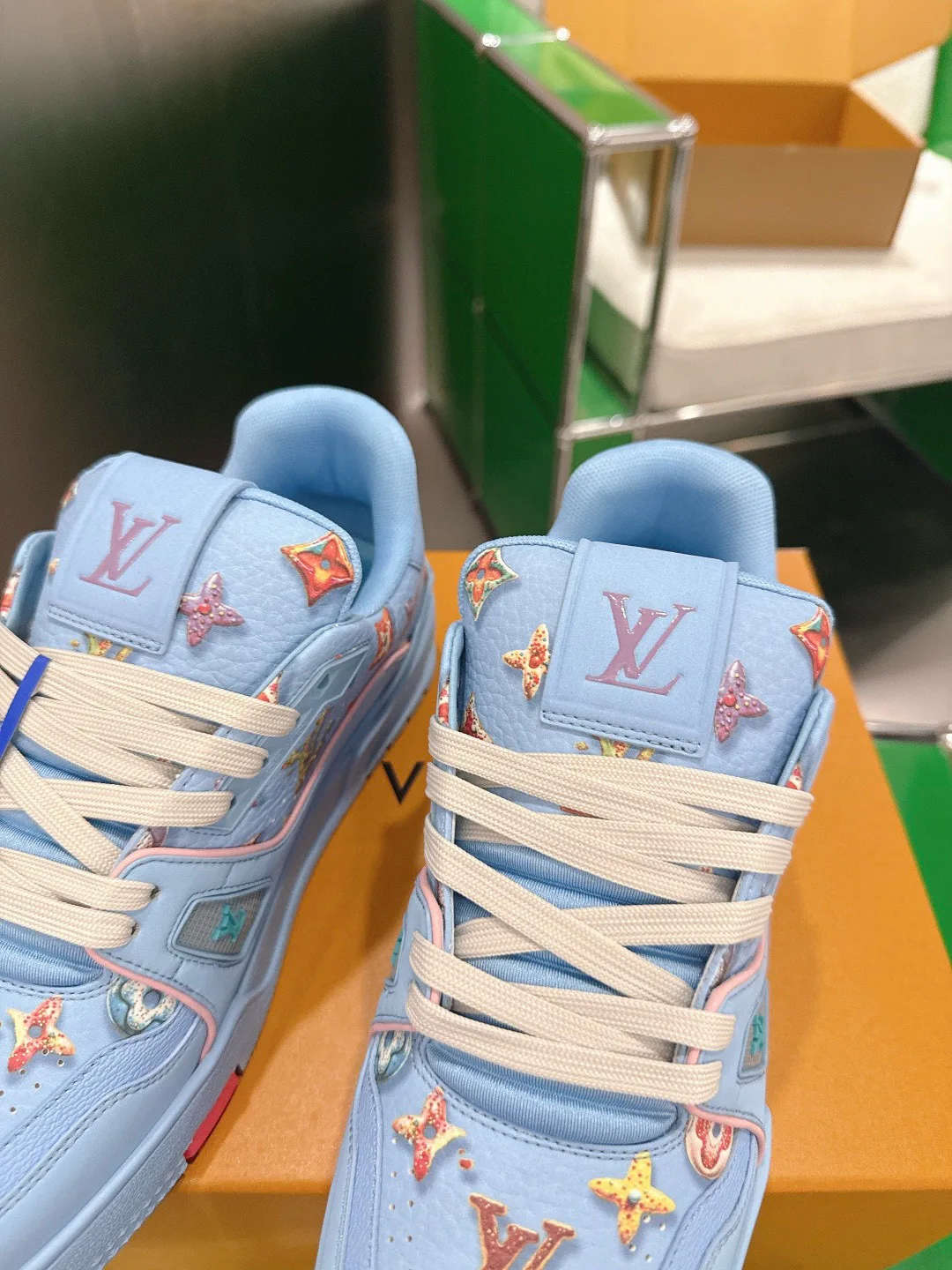 Кроссовки Женские Louis Vuitton 2652668