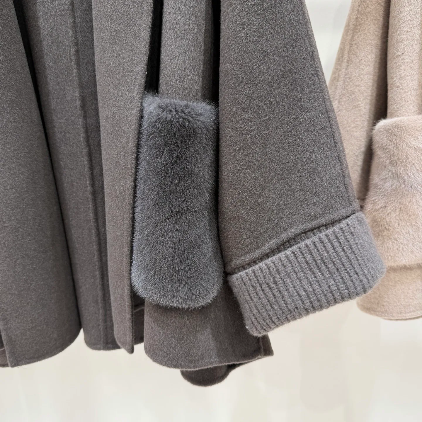 Пальто Женские Loro Piana 18594799