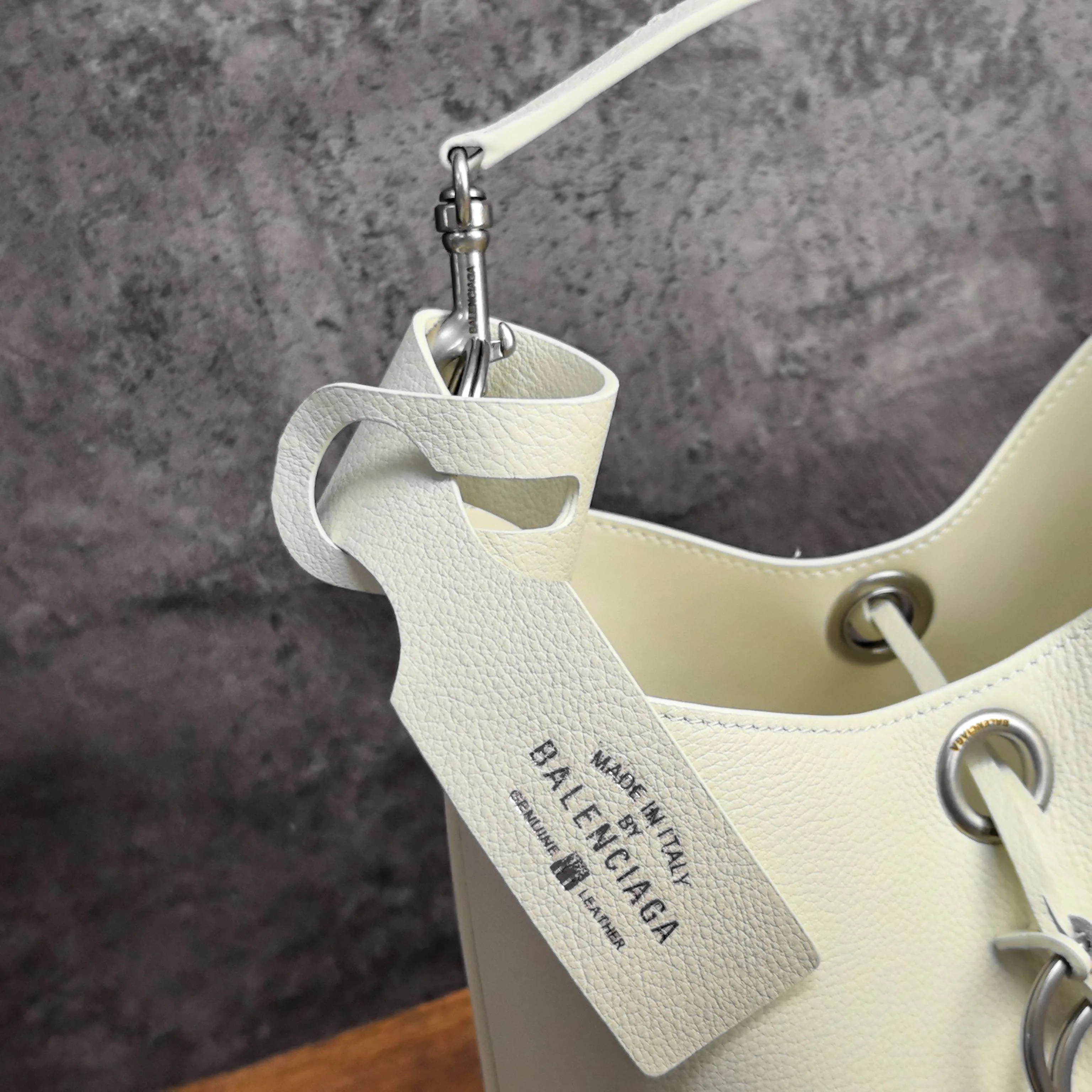 Сумки На Ремне Женские Balenciaga 12669067