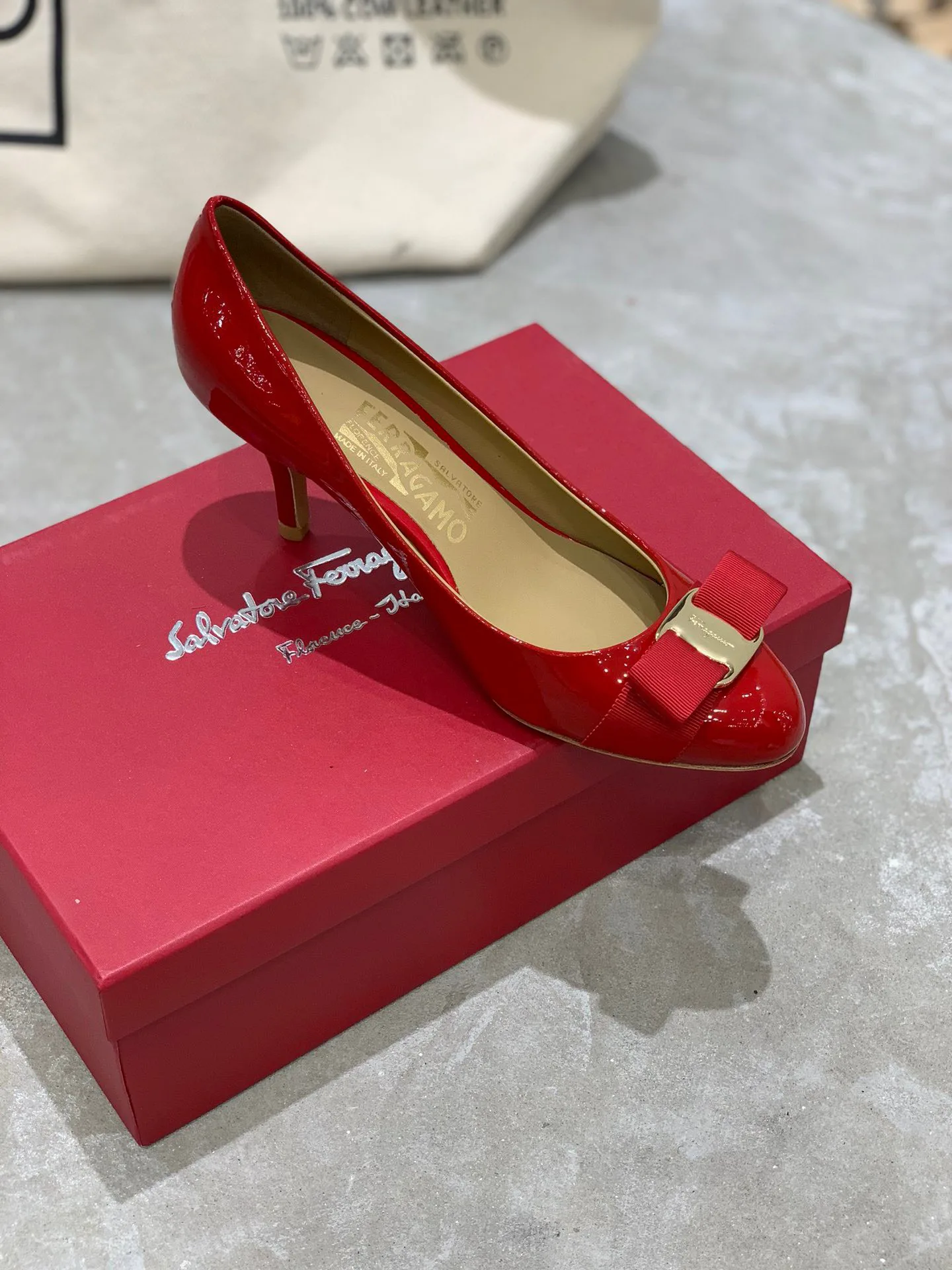 Туфли Женские Salvatore Ferragamo 18340726