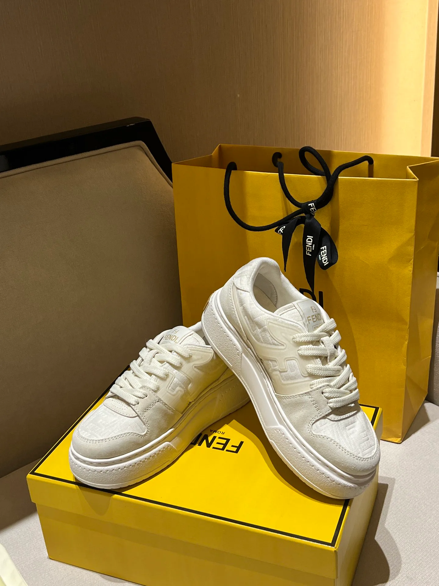 Кроссовки Женские Fendi 11275793