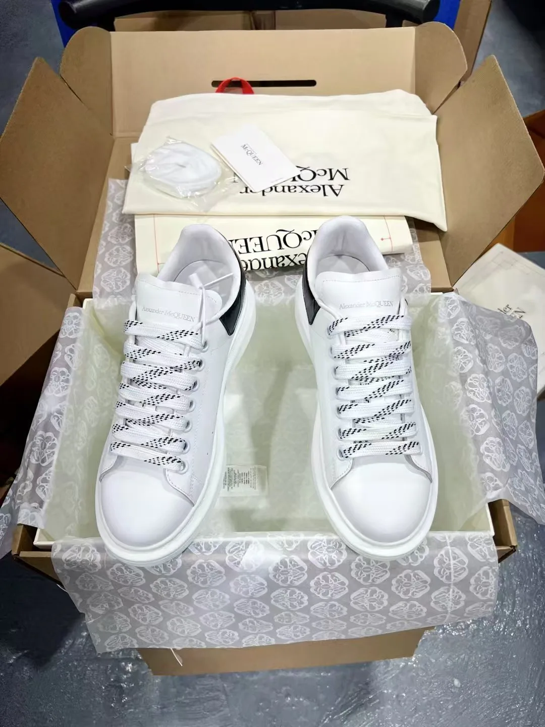 Кроссовки Женские Alexander Mcqueen 23413