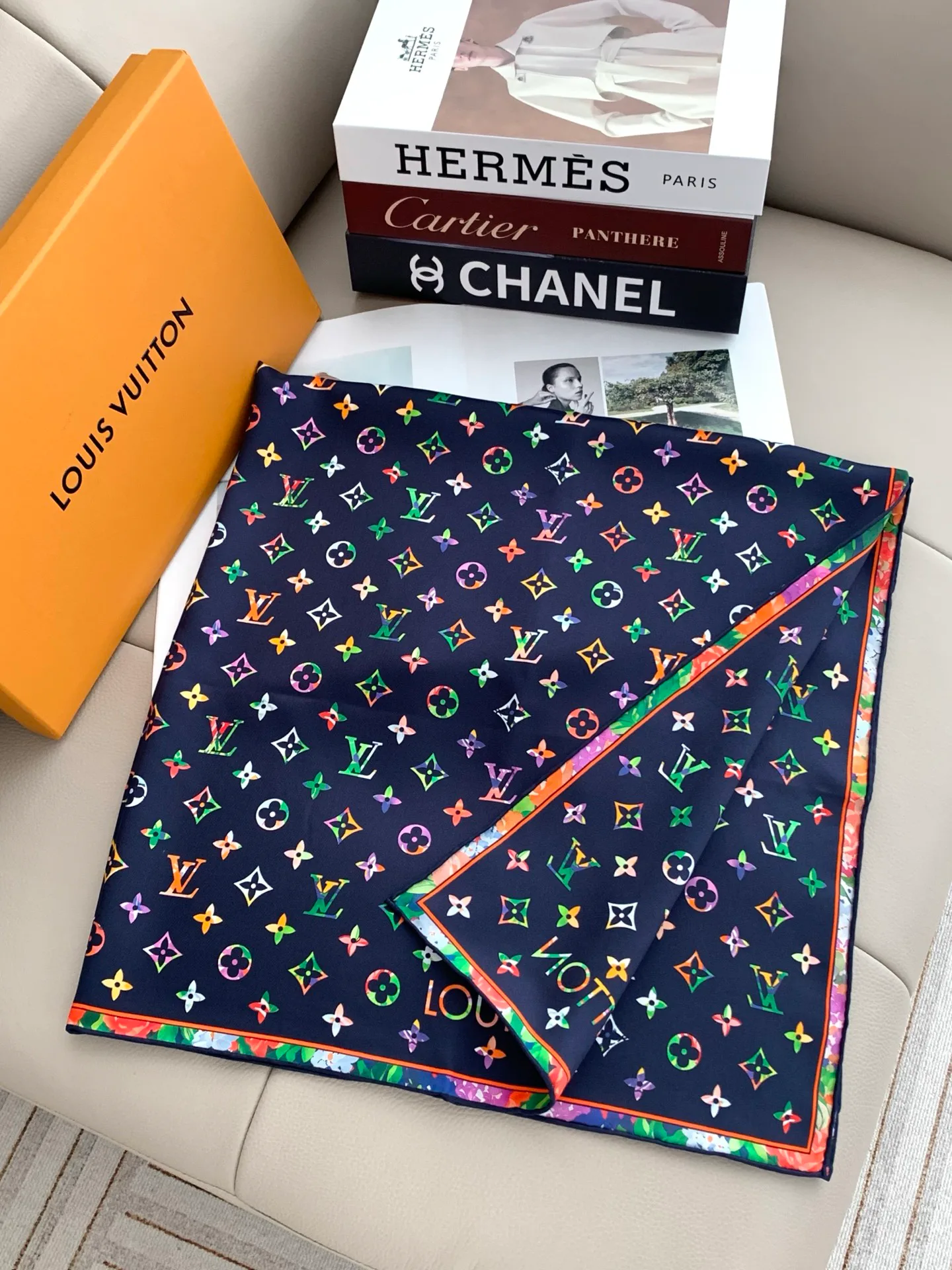 Платки Louis Vuitton 18476595