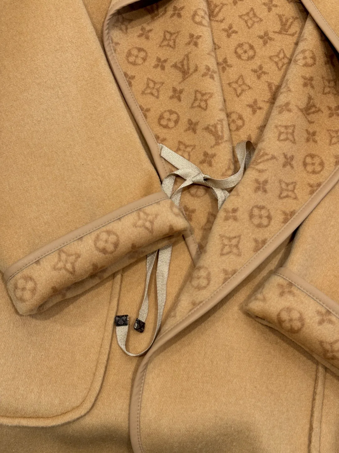 Пальто Женские Louis Vuitton 19779157
