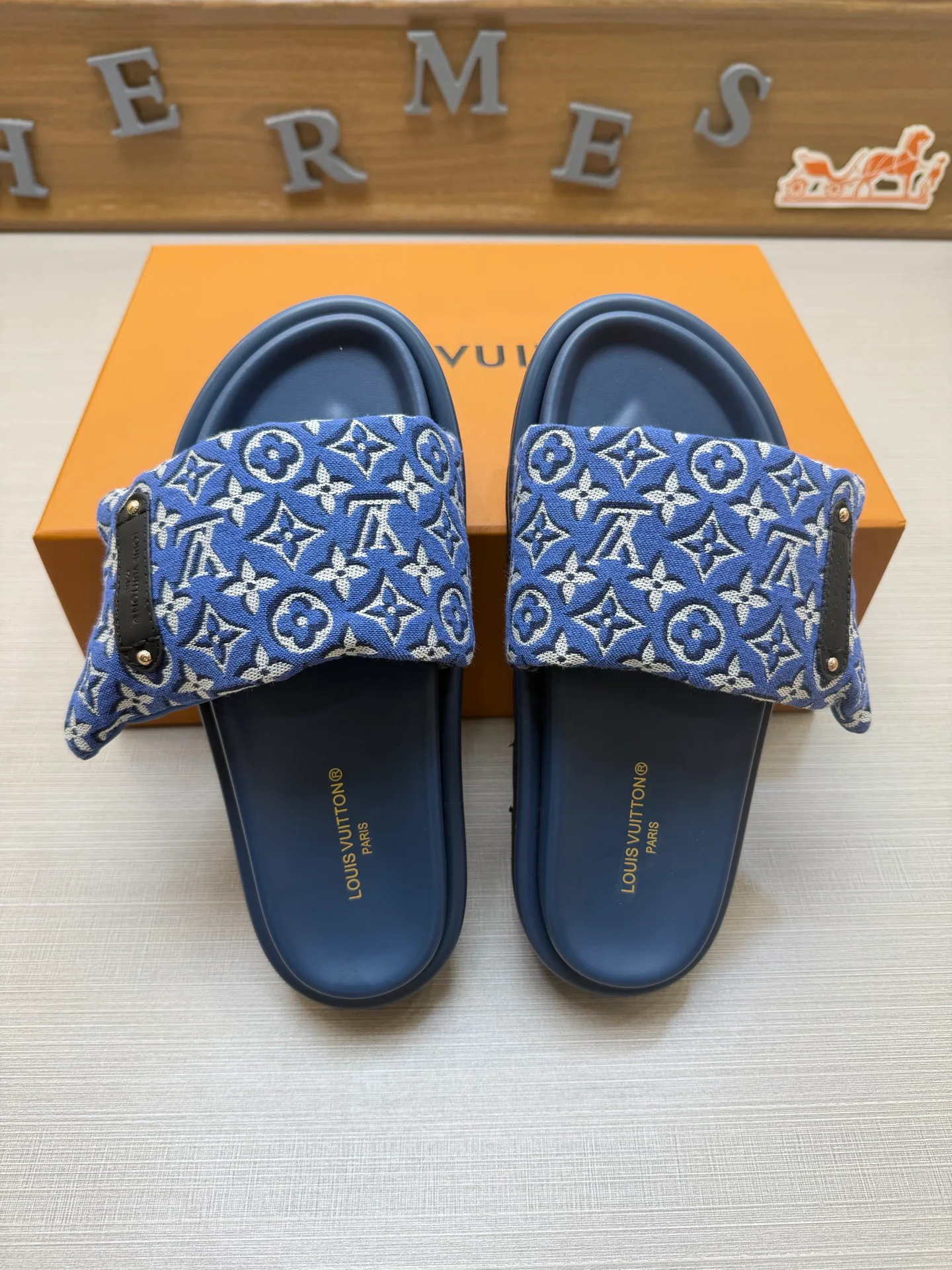 Шлепанцы Женские Louis Vuitton 18011828