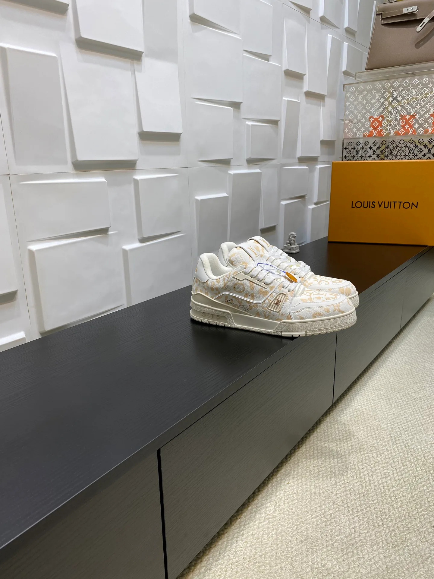 Кроссовки Женские Louis Vuitton 11437263