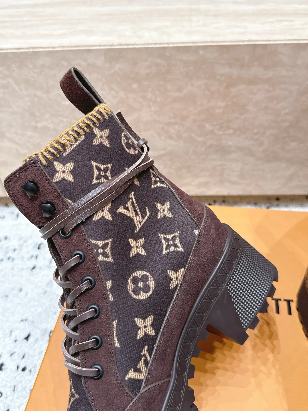 Ботинки Женские Louis Vuitton 18498036