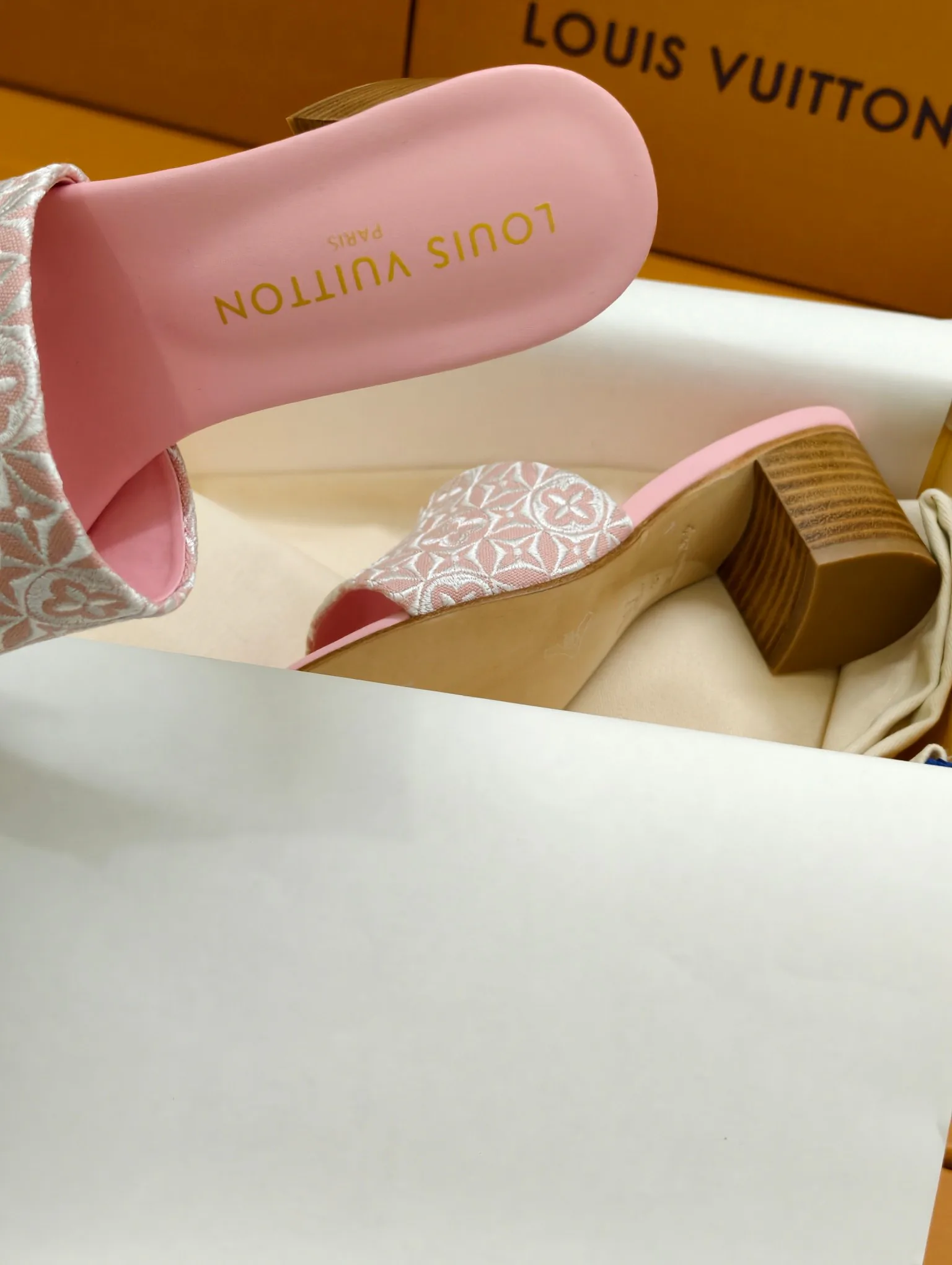 Босоножки Женские Louis Vuitton 10236800