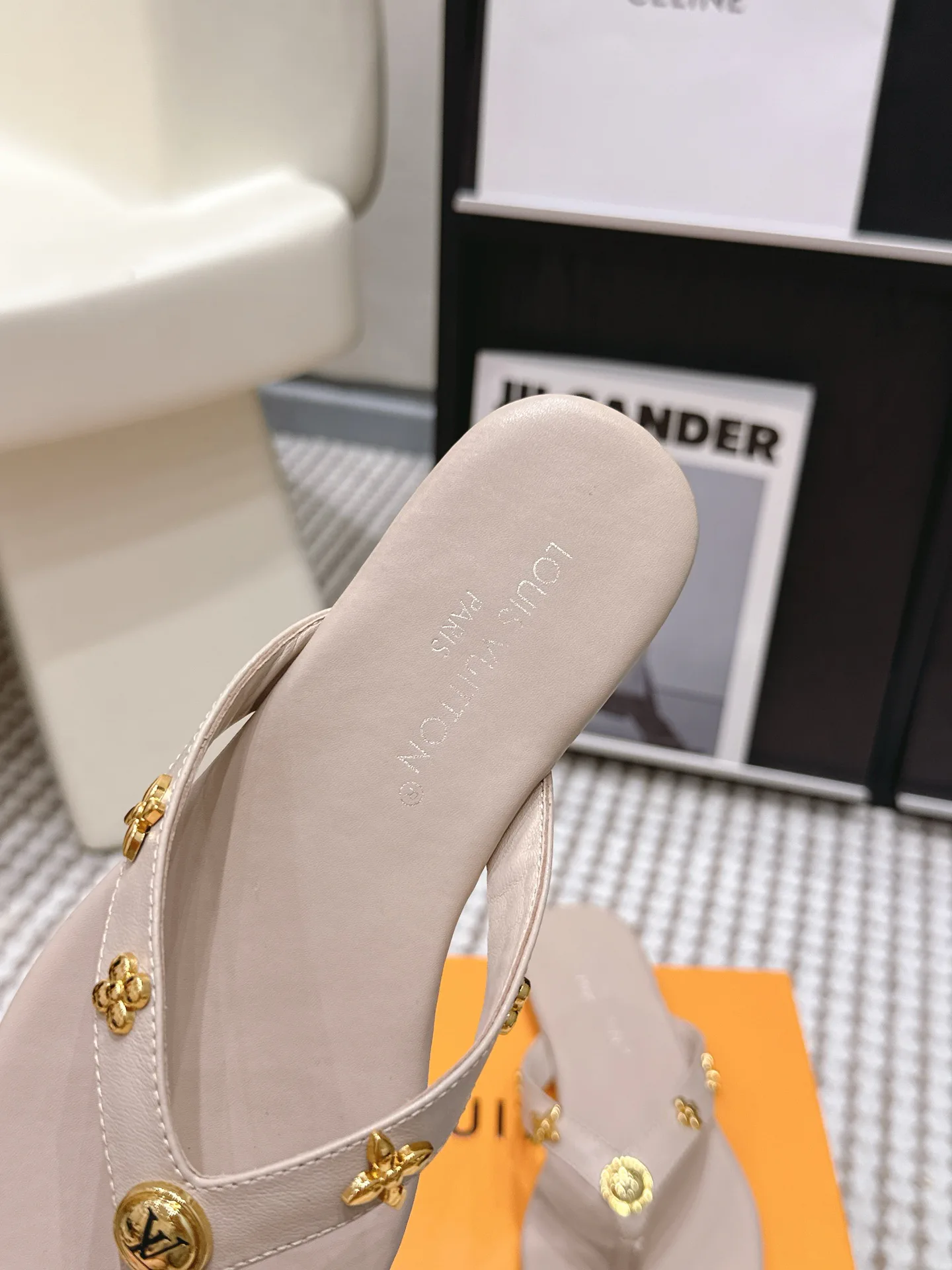 Шлепанцы Женские Louis Vuitton 14555364