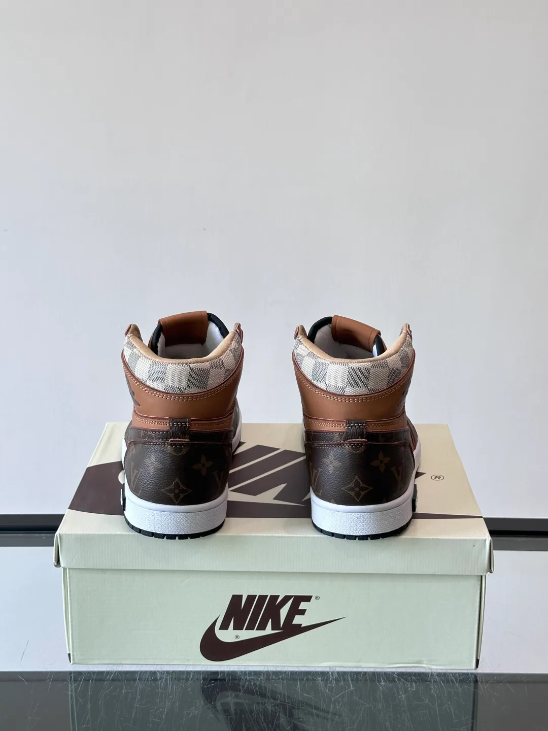 Кроссовки Мужские Louis Vuitton 18274505